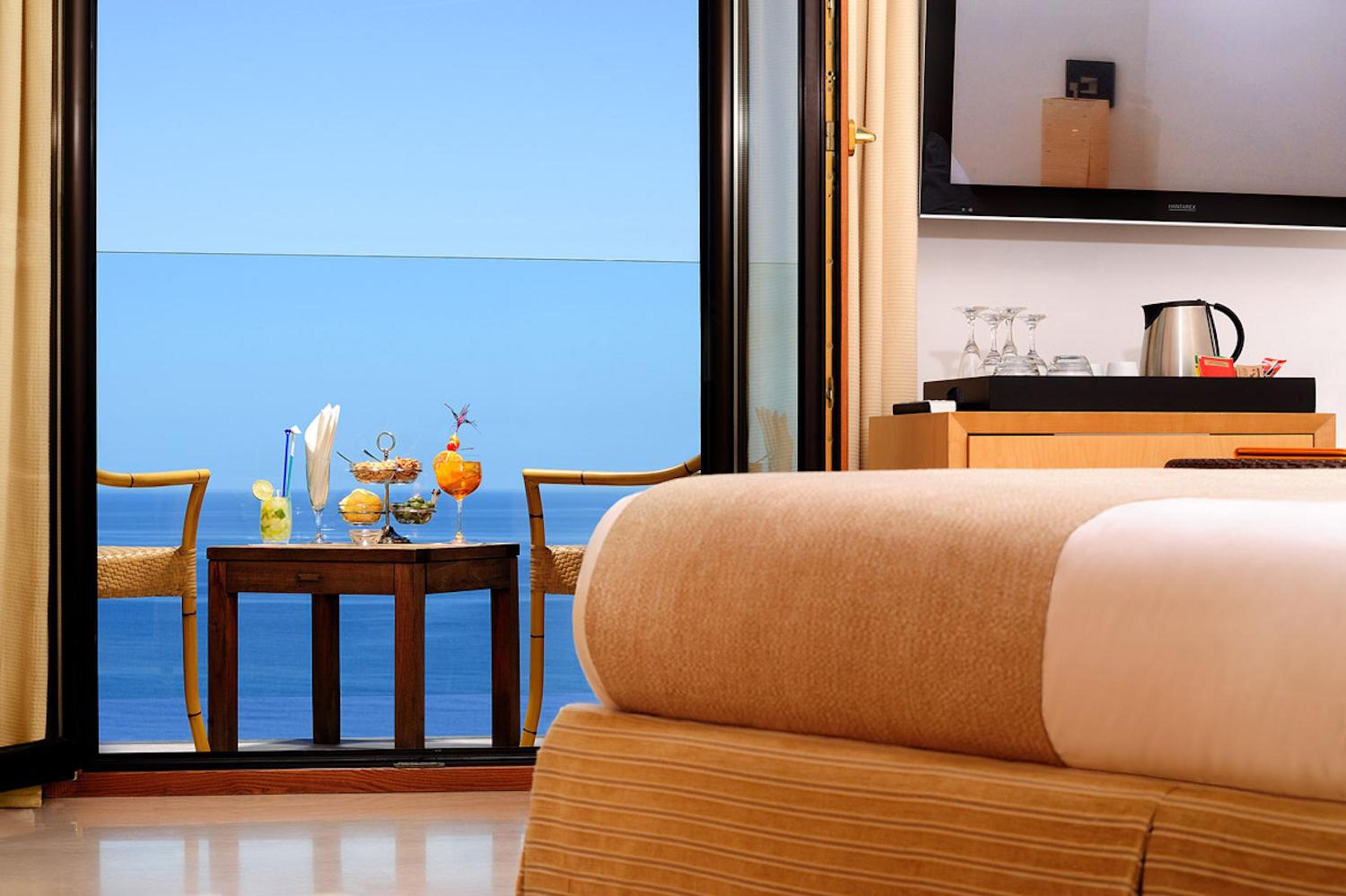 Executive Suite - Photo 14