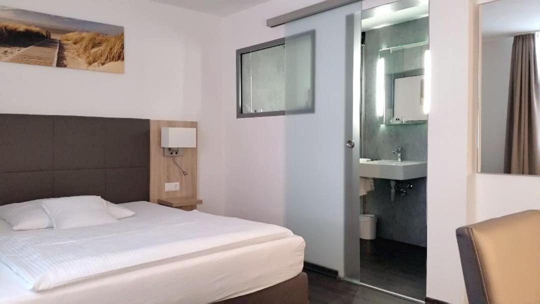 Double Room - Photo 9