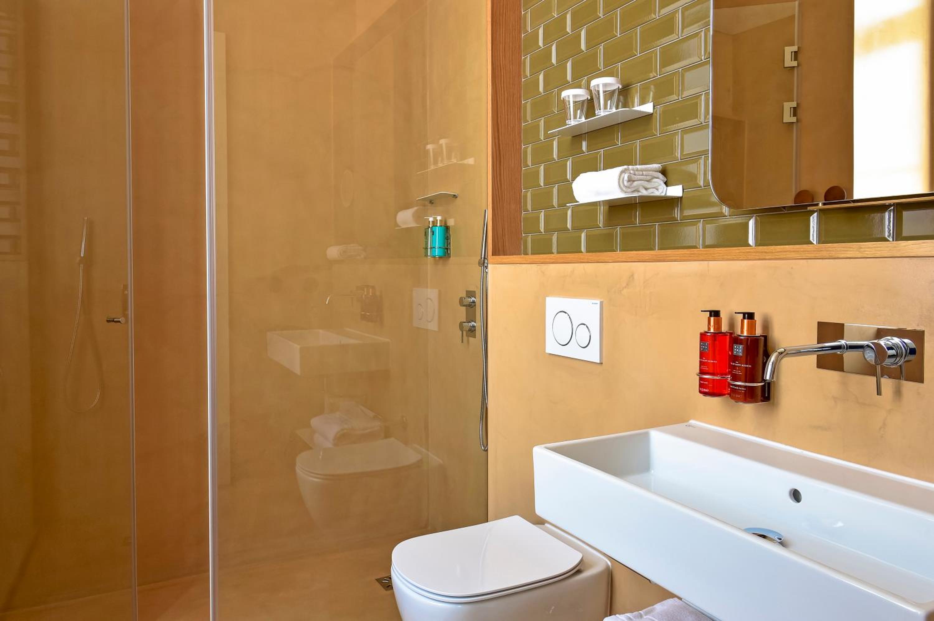 Double Room - Photo 7