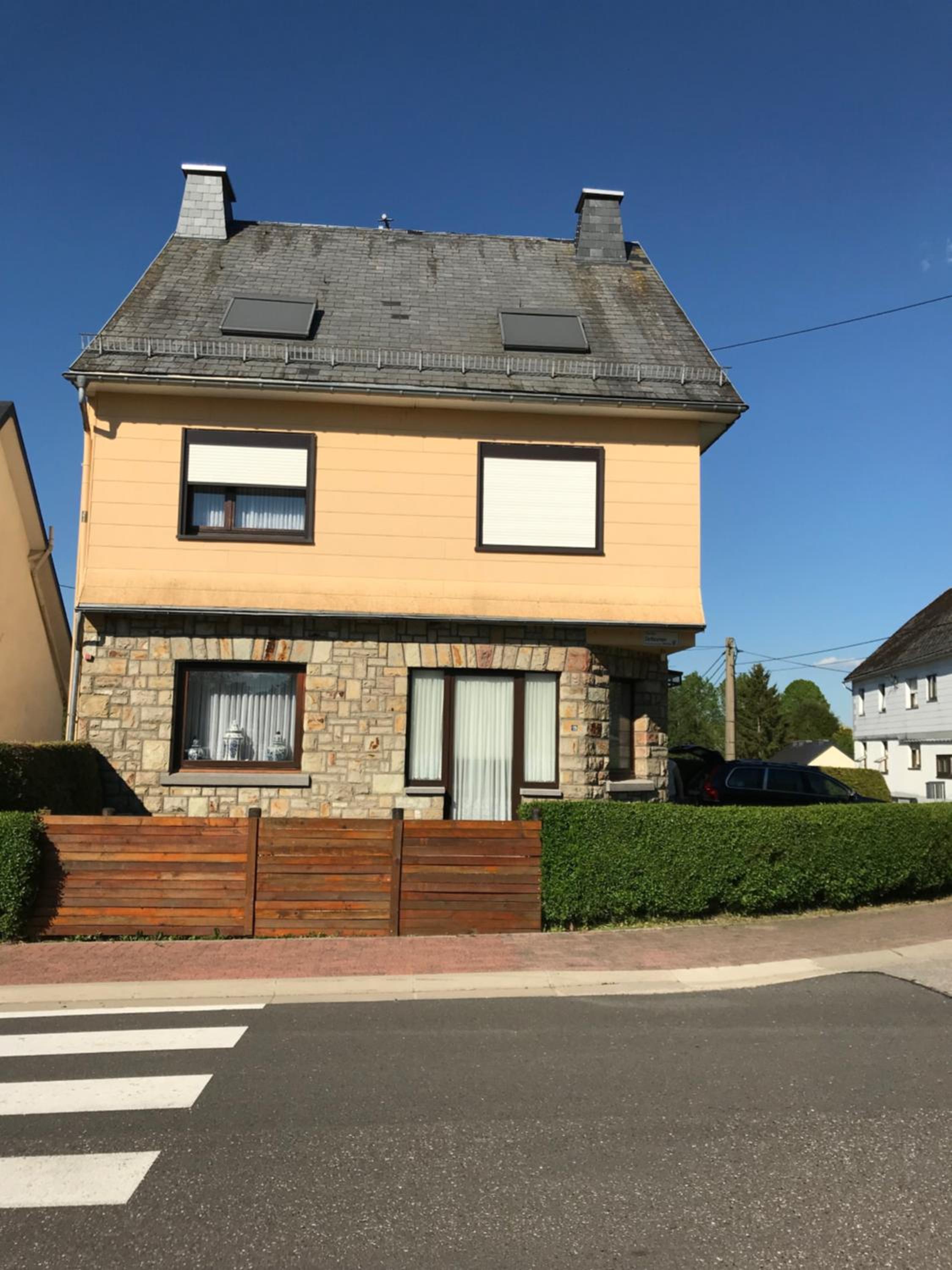Six-Bedroom House photo 3