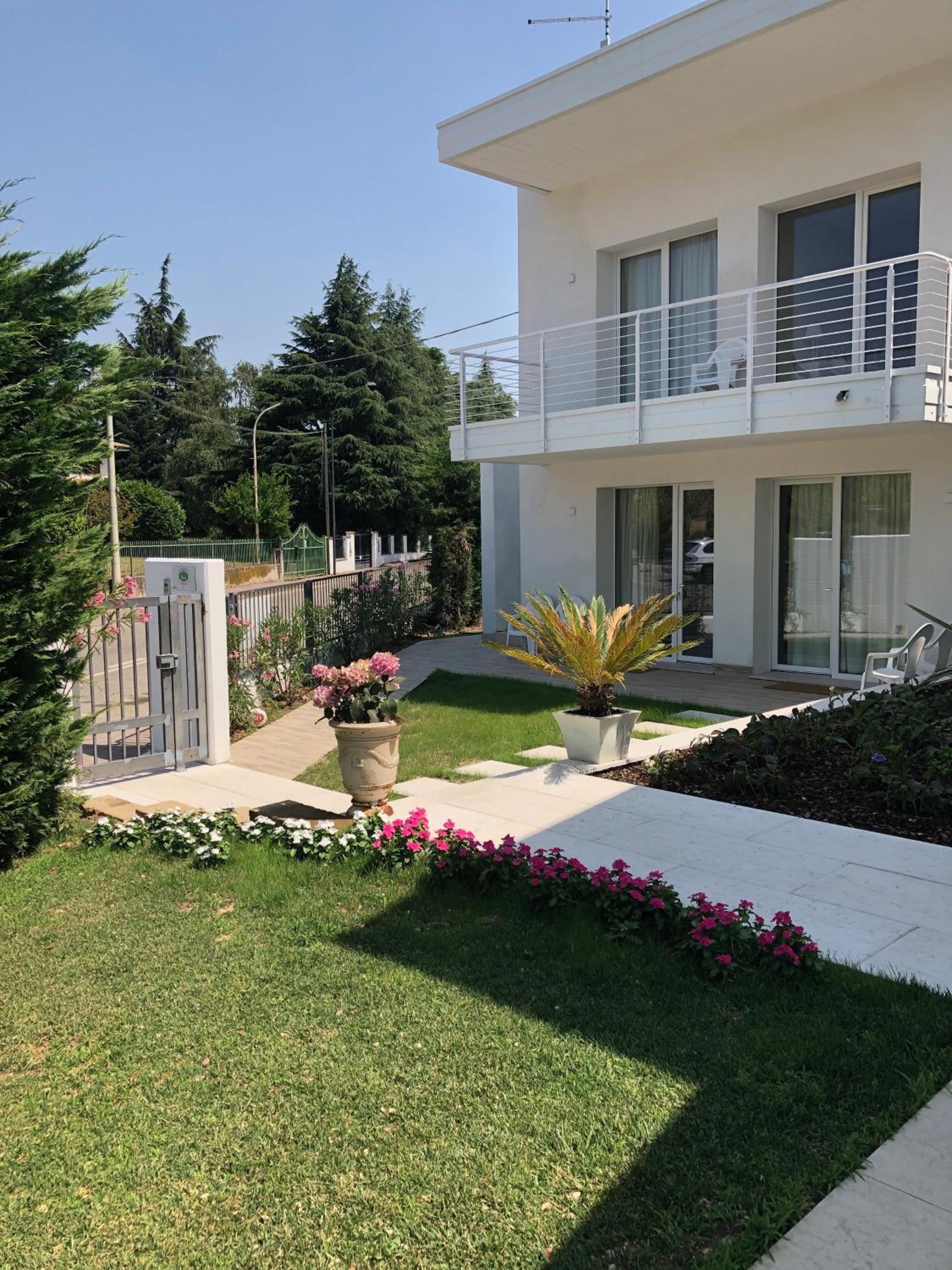 Double Room with Pool View photo 3