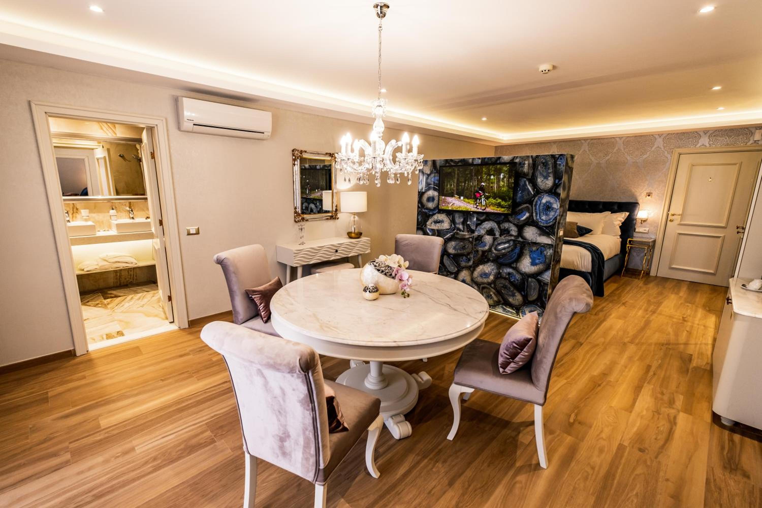 Deluxe Two-Bedroom Suite - Beatriche - Photo 1