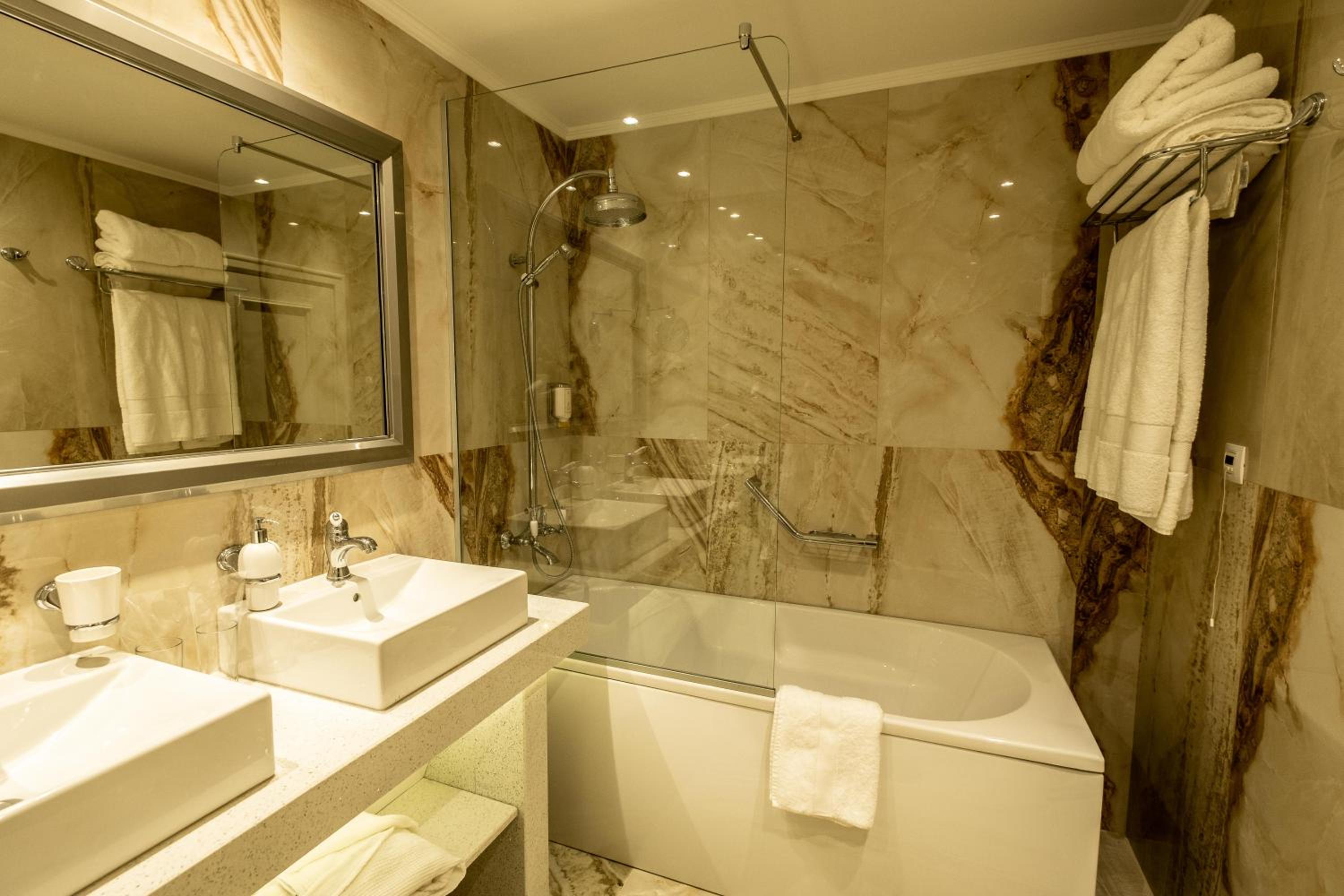 Deluxe Two-Bedroom Suite - Beatriche - Photo 3