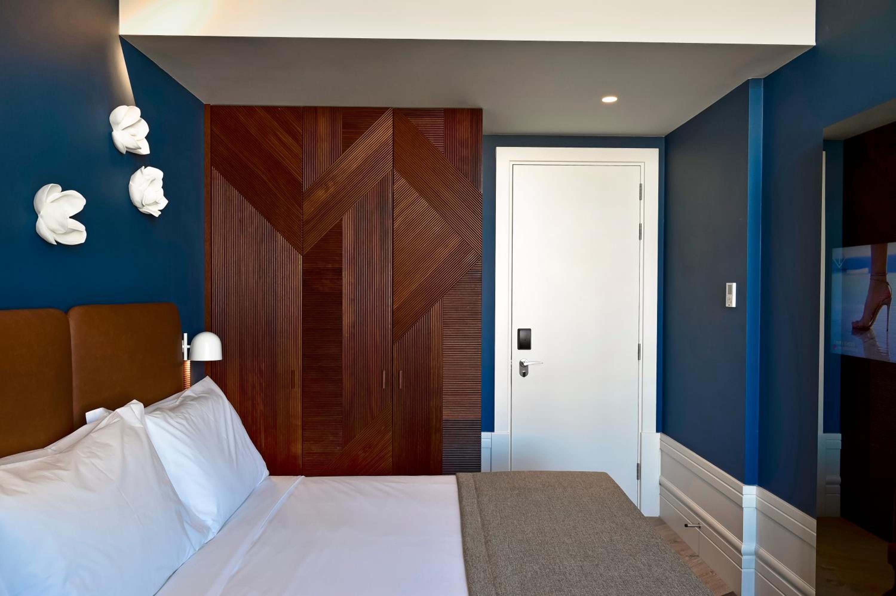 Double Room with Figueira Square view - Photo 4