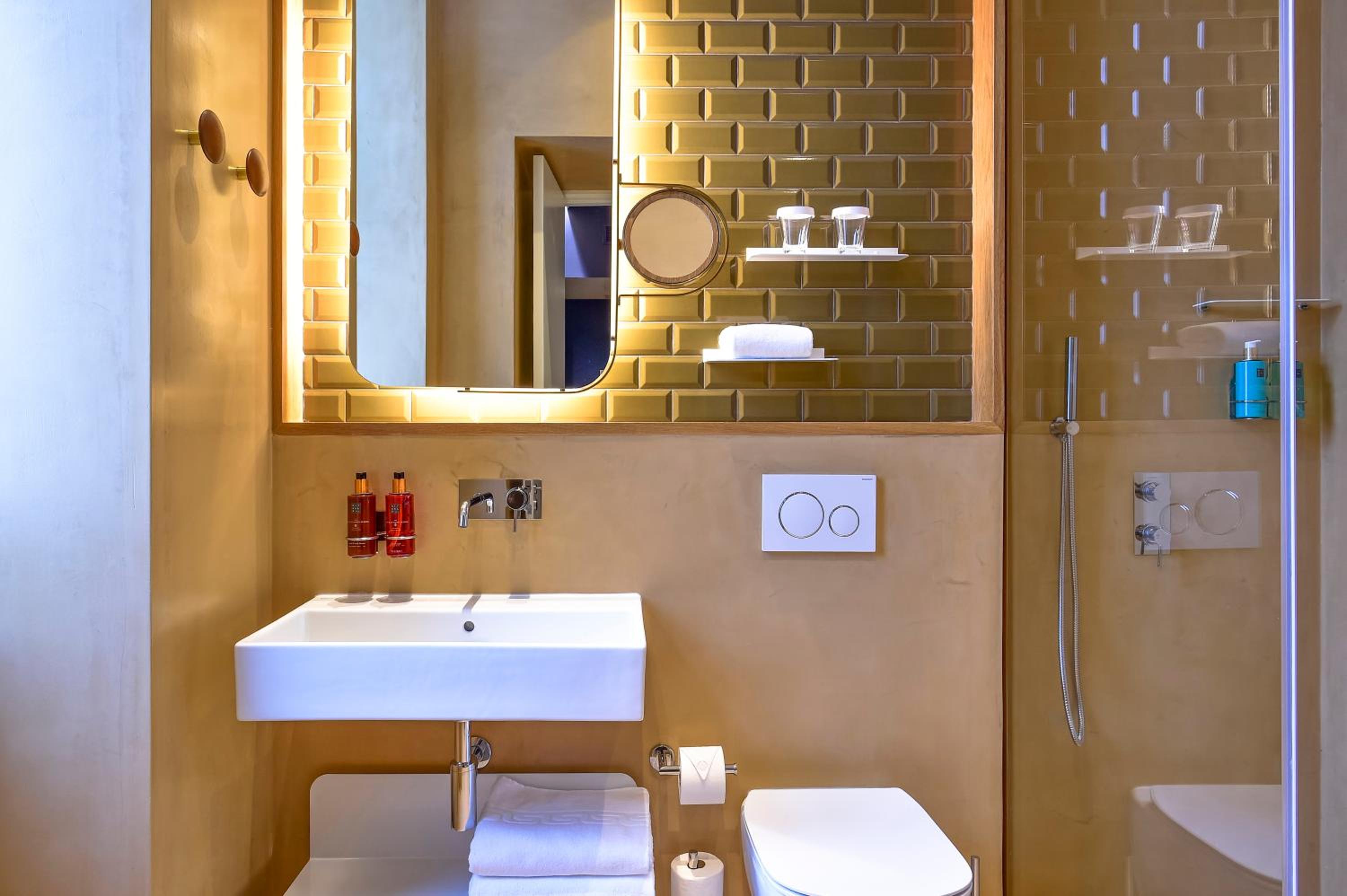 Twin Room - Photo 2