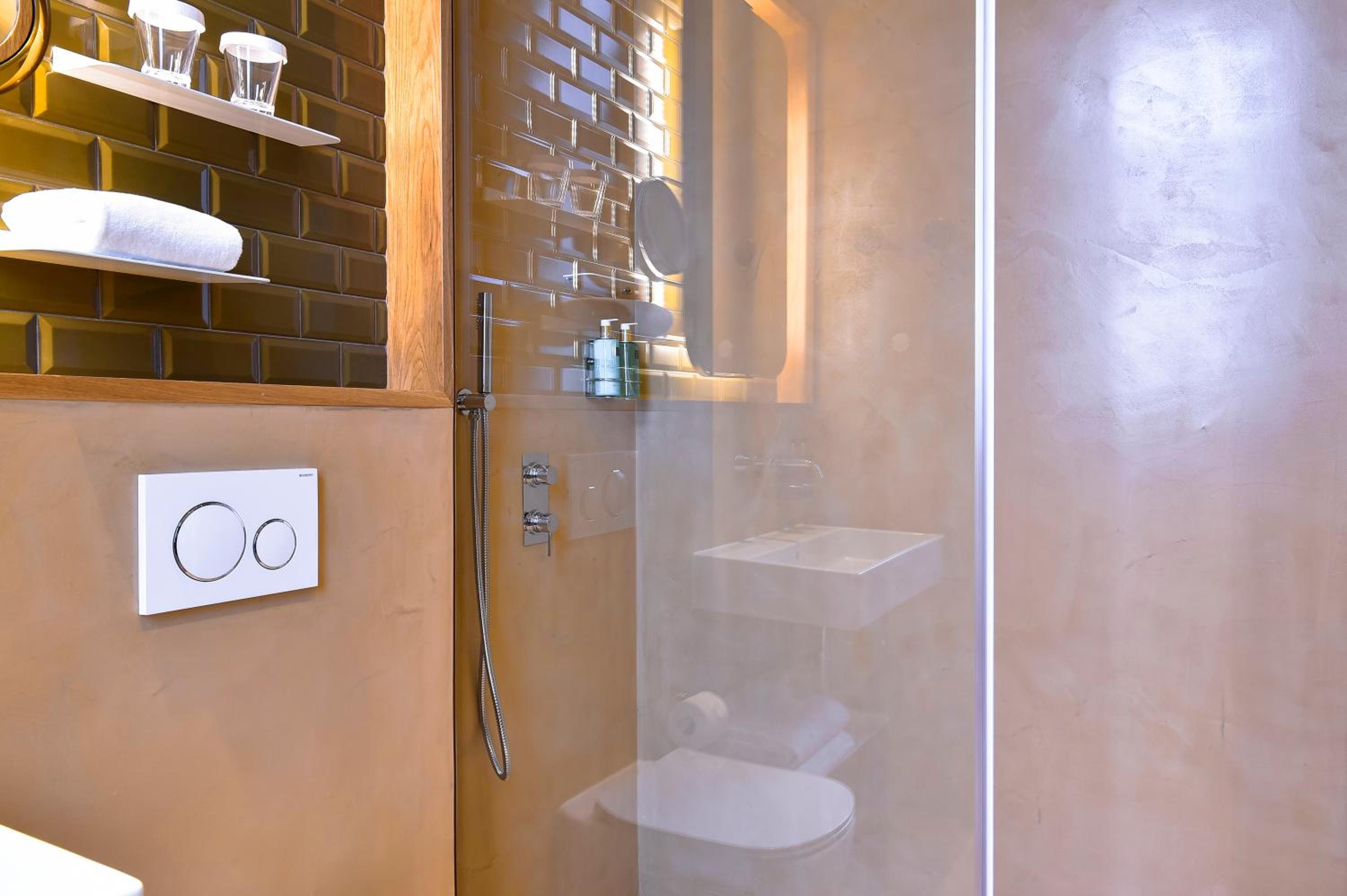 Double Room - Photo 8