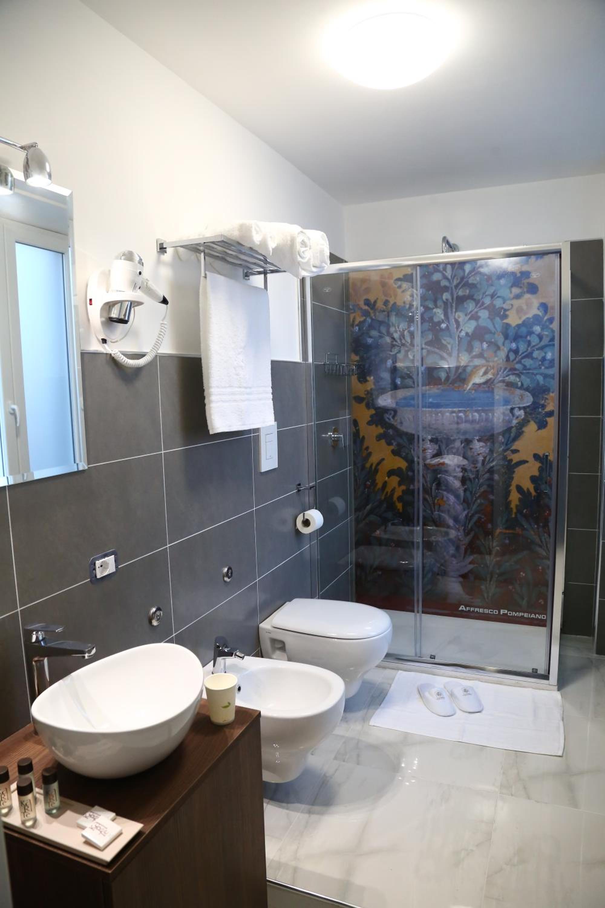 Quadruple Room - Photo 19