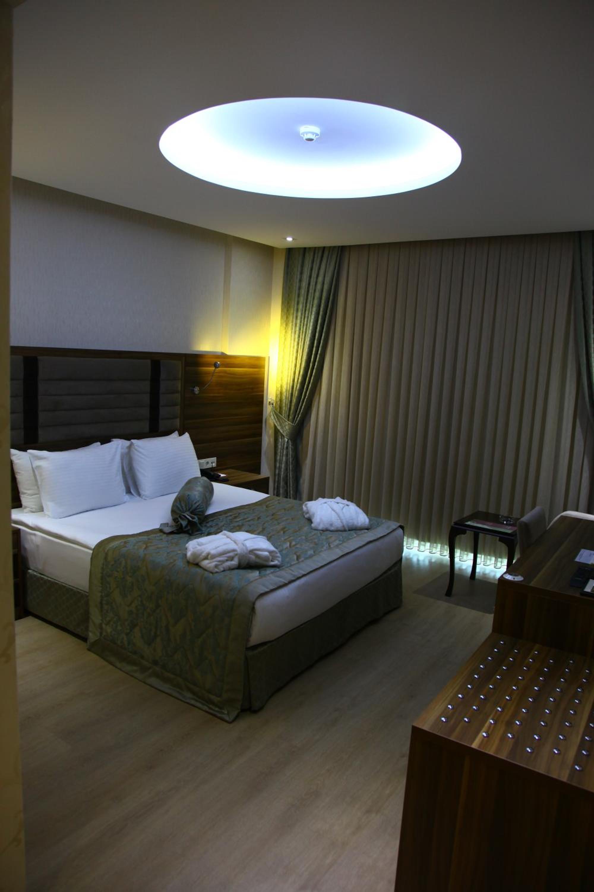 Standard Double or Twin Room photo 1