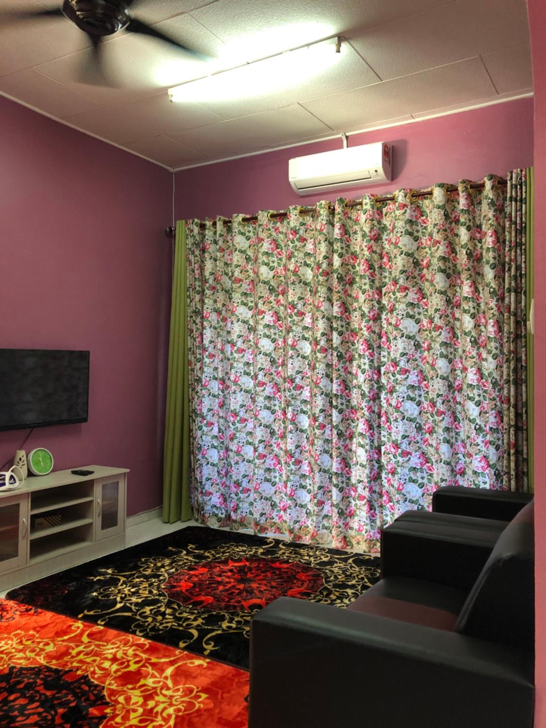 Three-Bedroom House photo 2