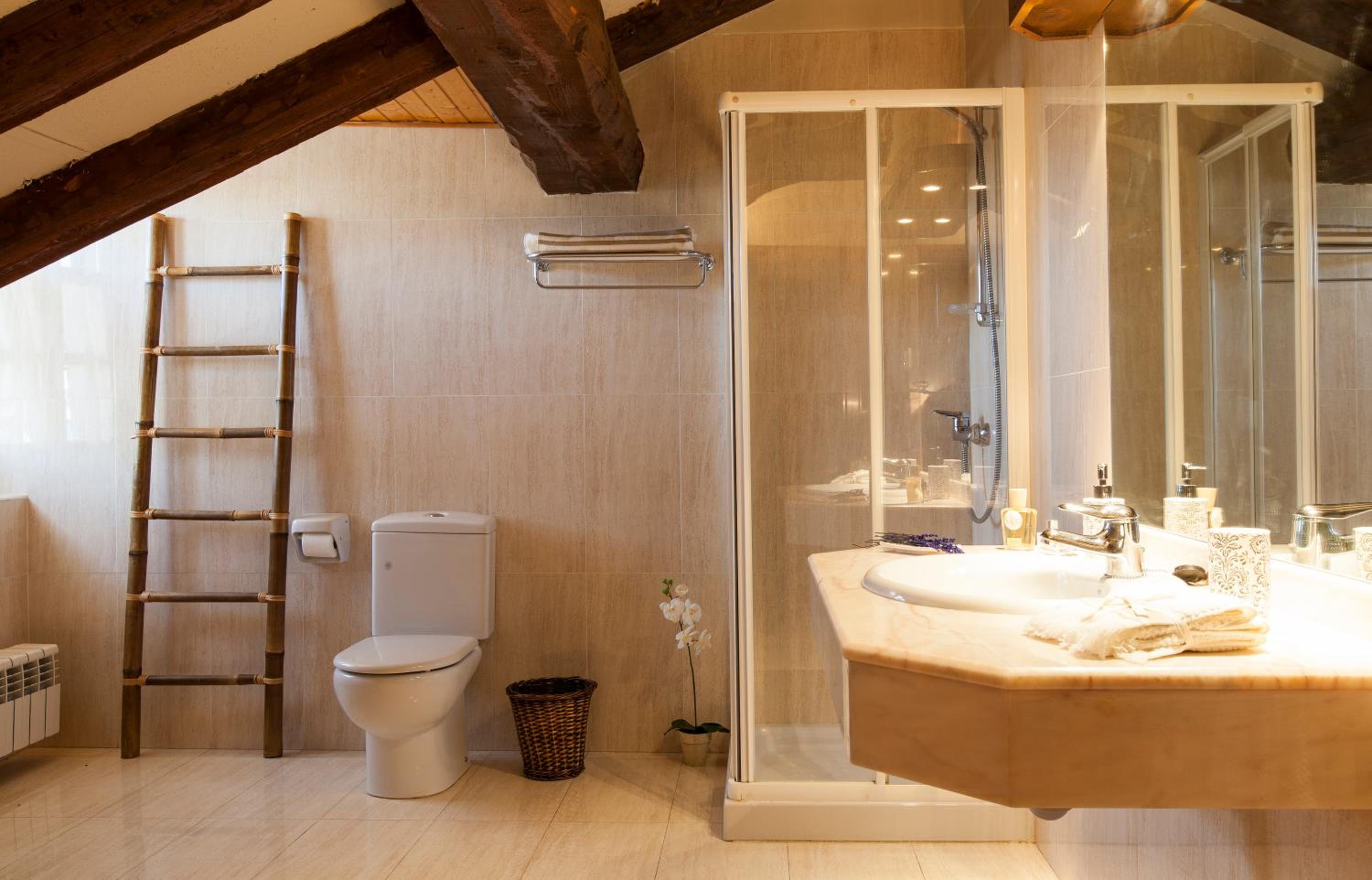 Superior Apartment with Bathtub - Photo 12
