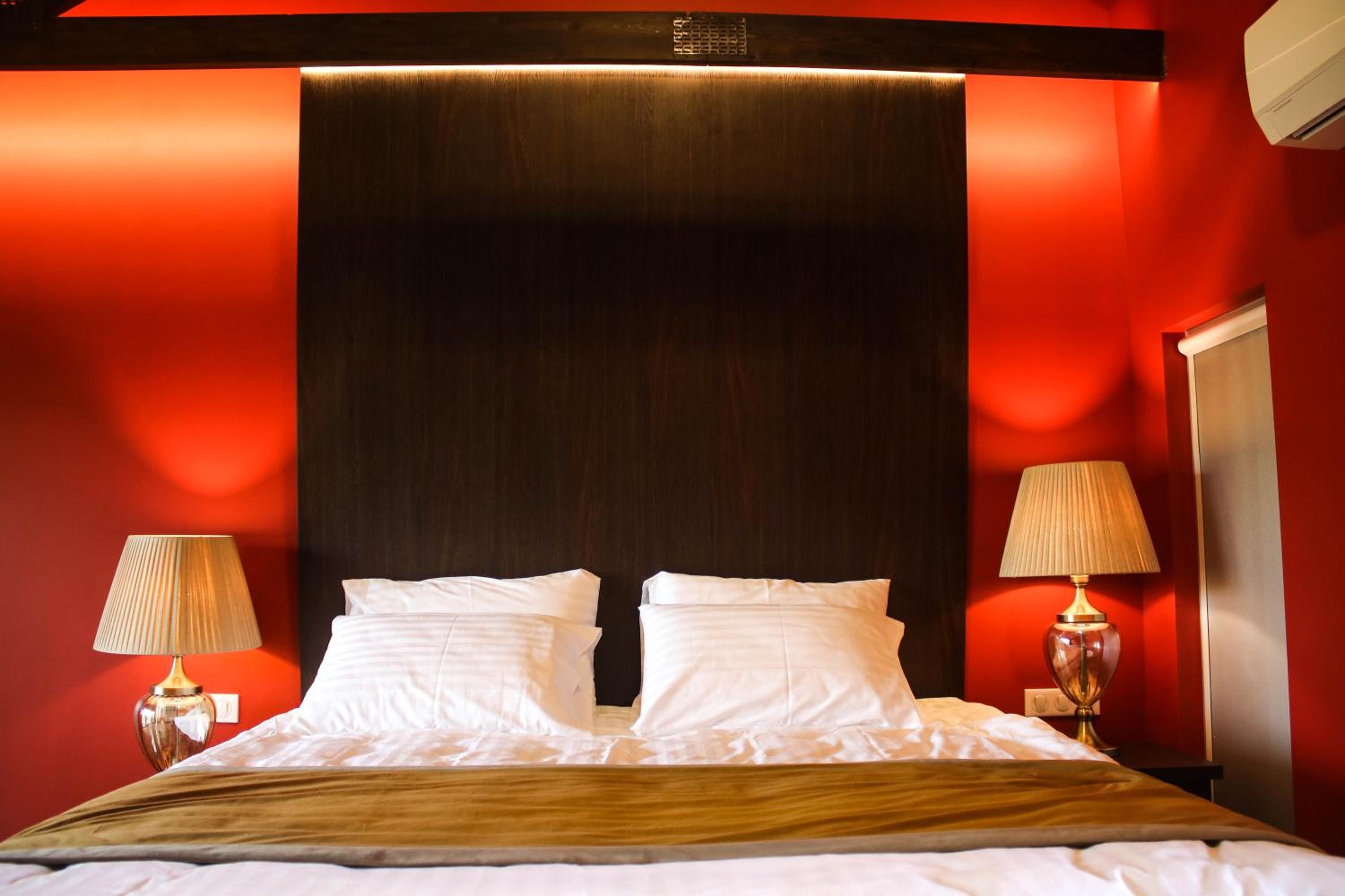 Deluxe Double Room with Balcony - Photo 23