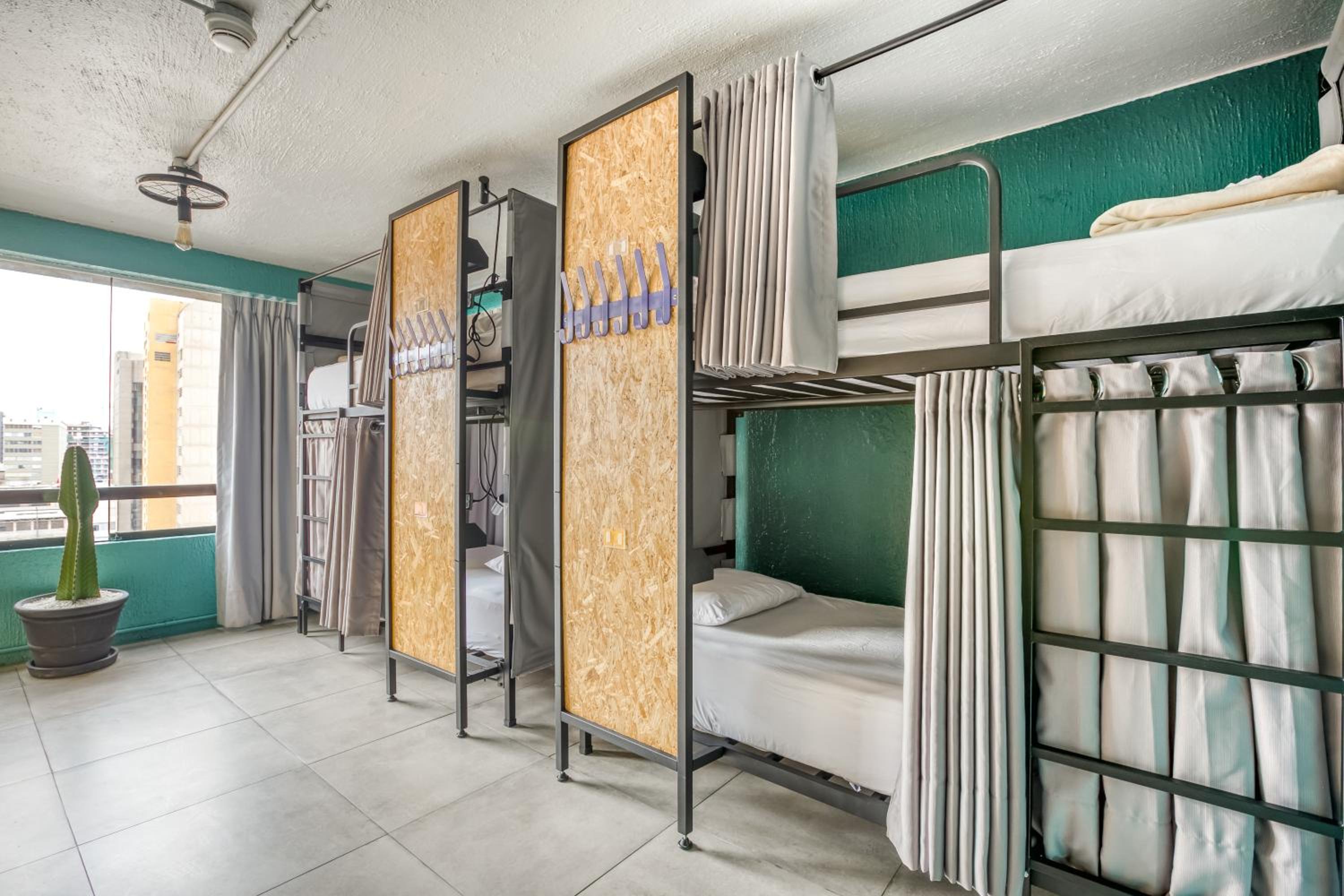 Bed in 6 Bed Dormitory Room photo 3