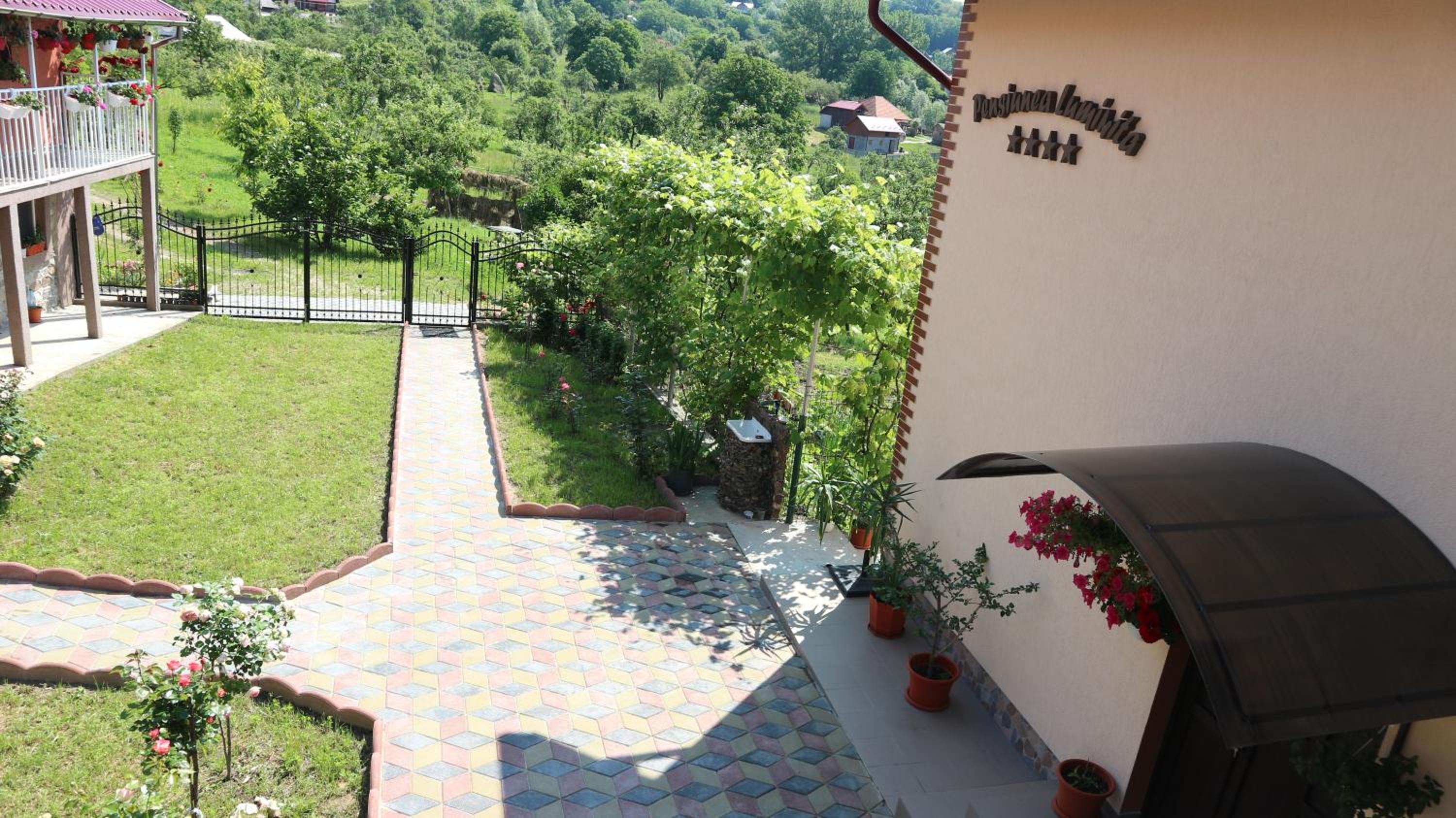 Double Room with Private Bathroom - Photo 12