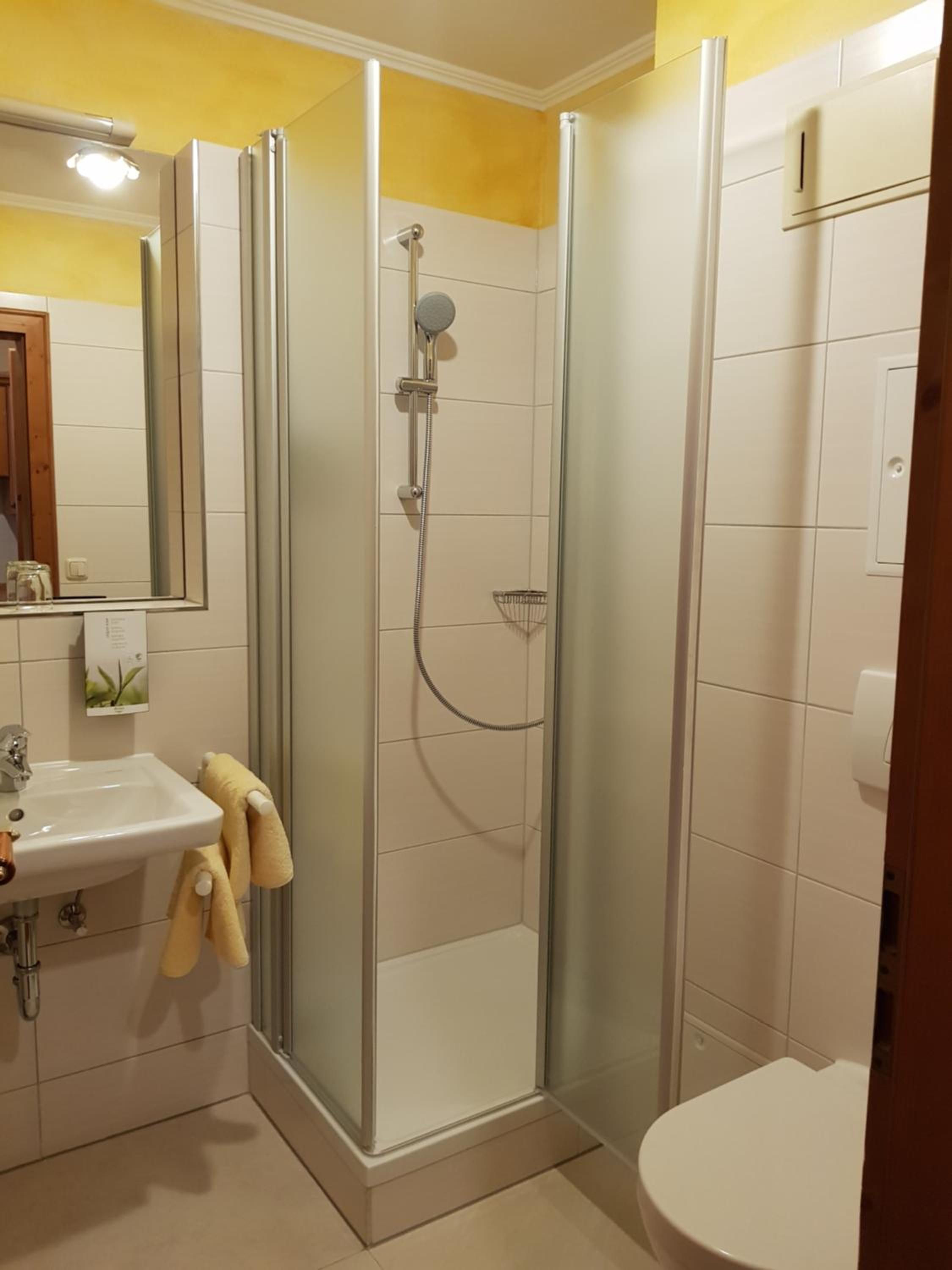 Standard Double Room - Photo 2