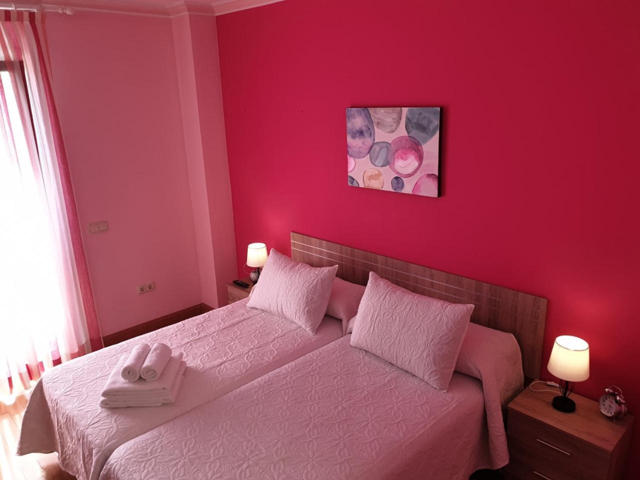 Twin Room with Private Bathroom - Photo 1