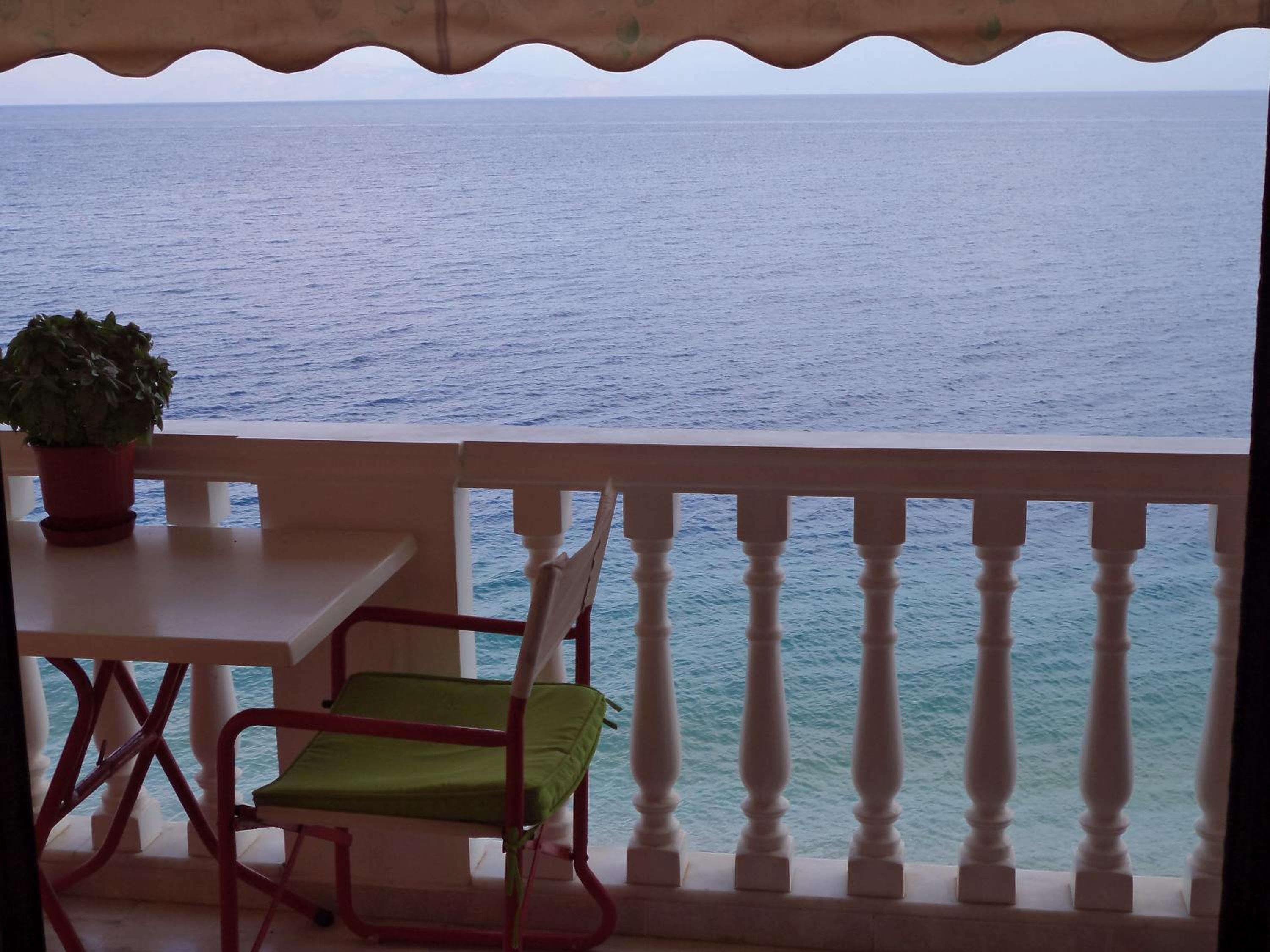 Apartment with Sea View - Photo 4