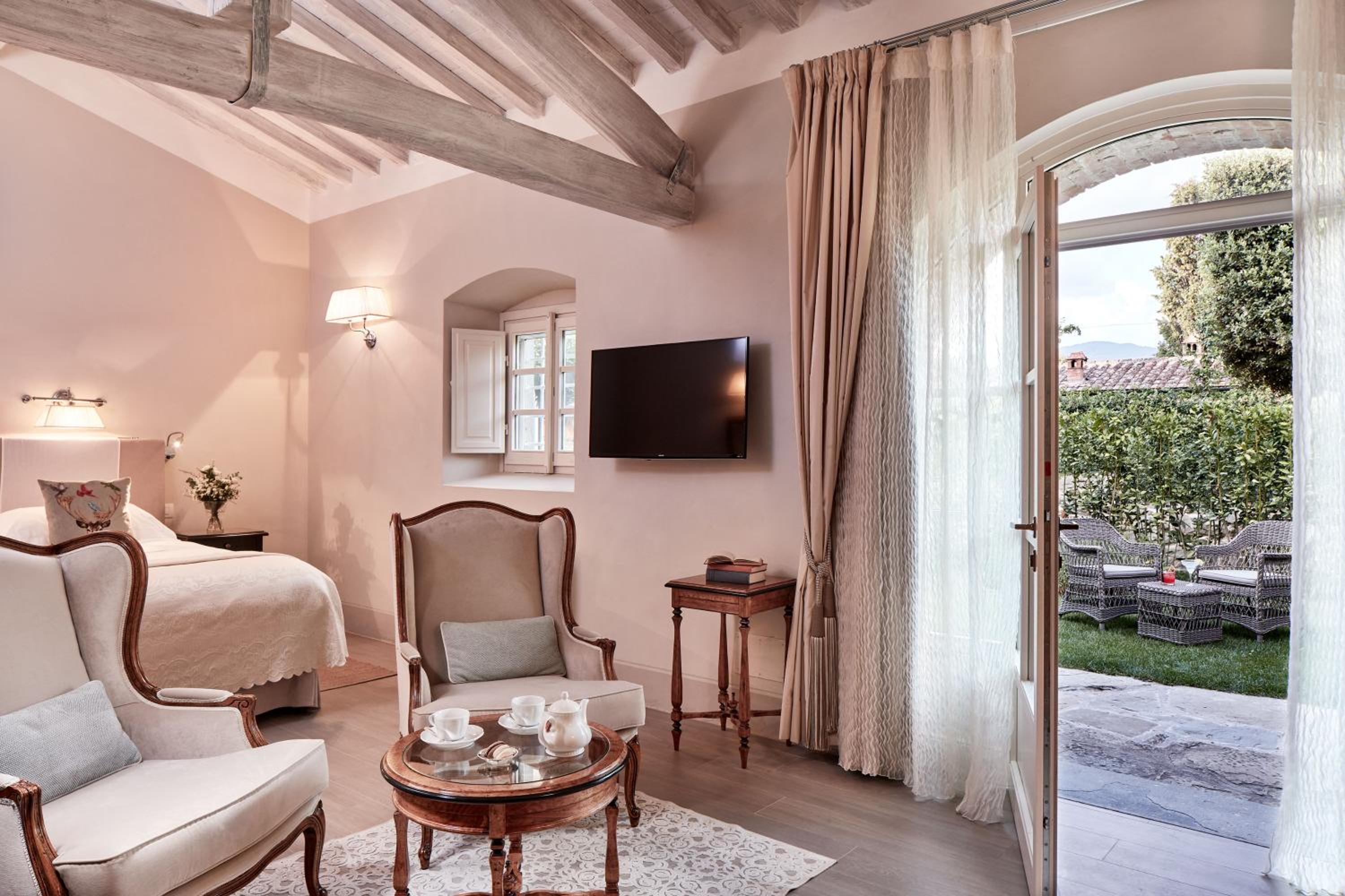 Courtyard Junior Suite - Photo 1