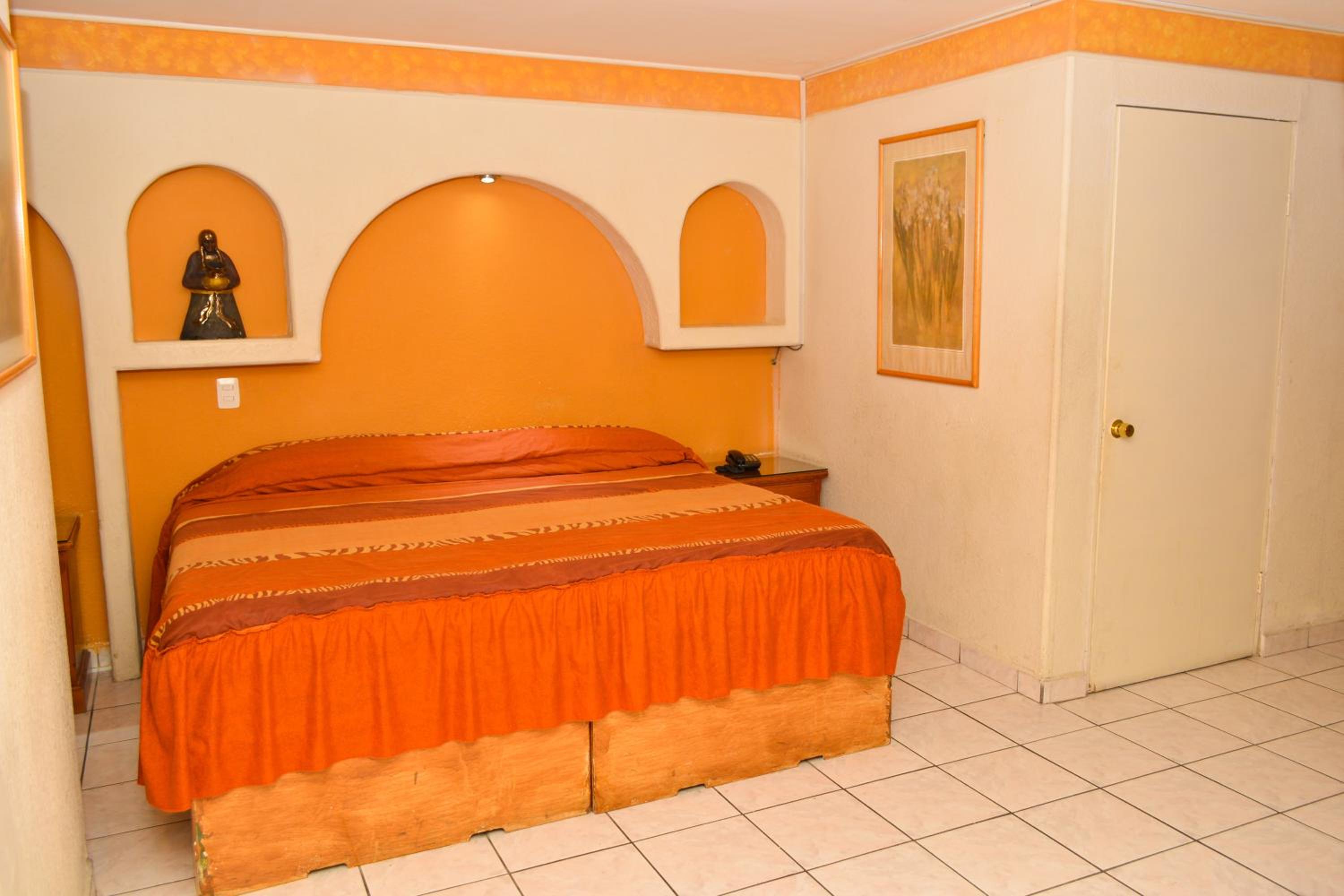 Deluxe Queen Room - Photo 14
