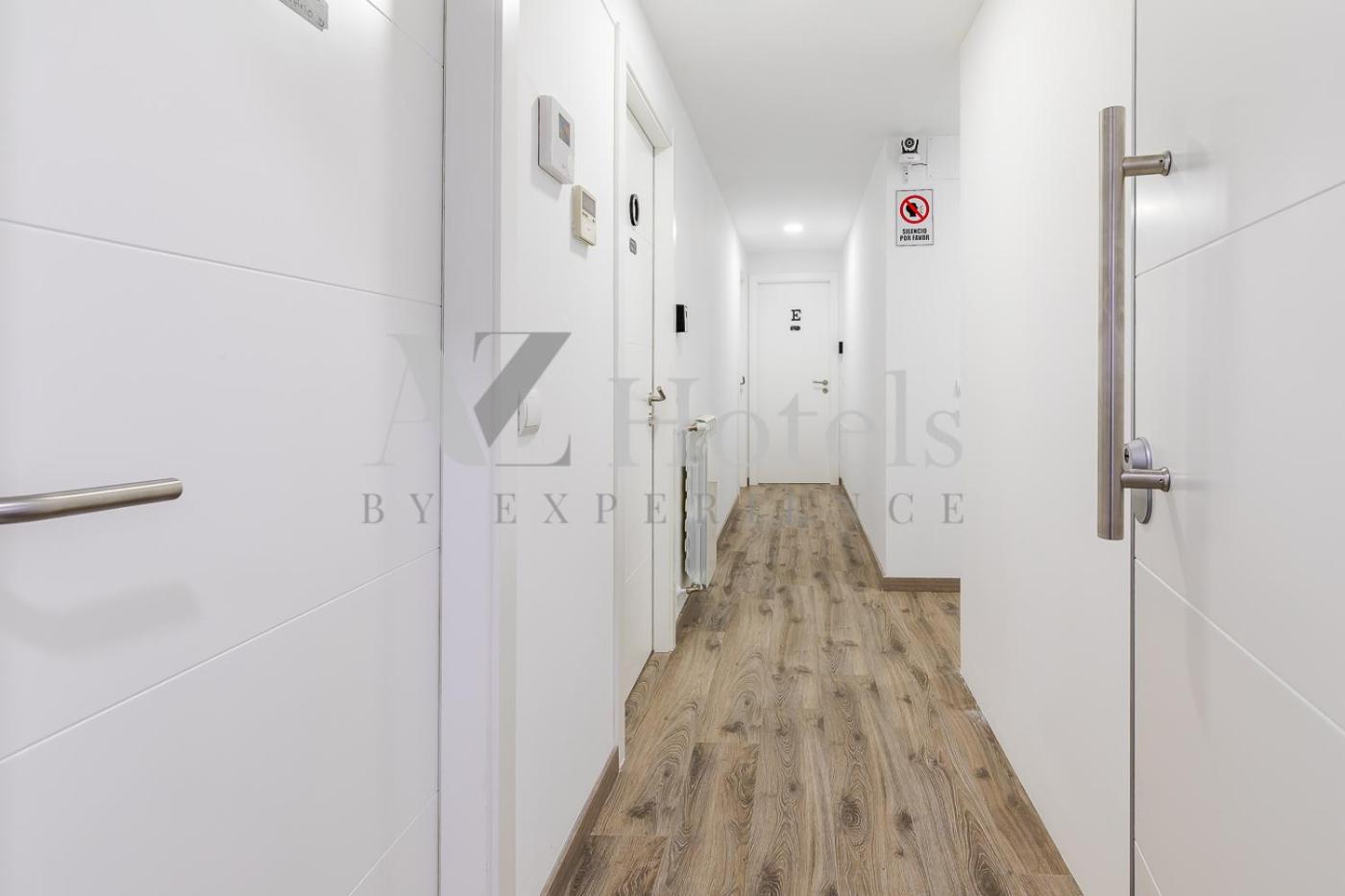 Double Room with Private Bathroom - Photo 2