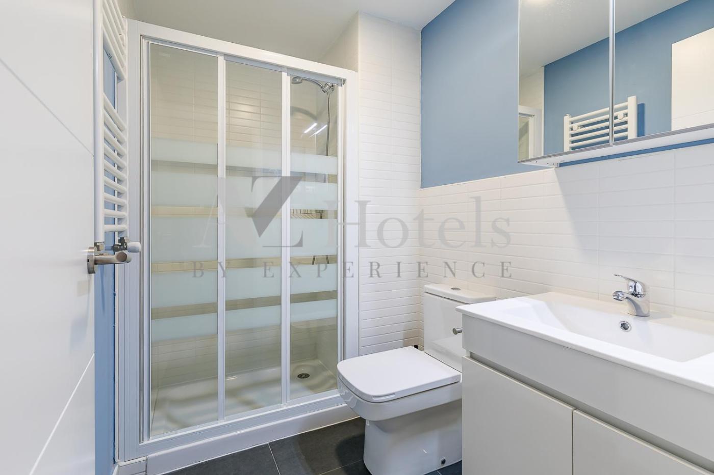 Double Room with Private Bathroom - Photo 11