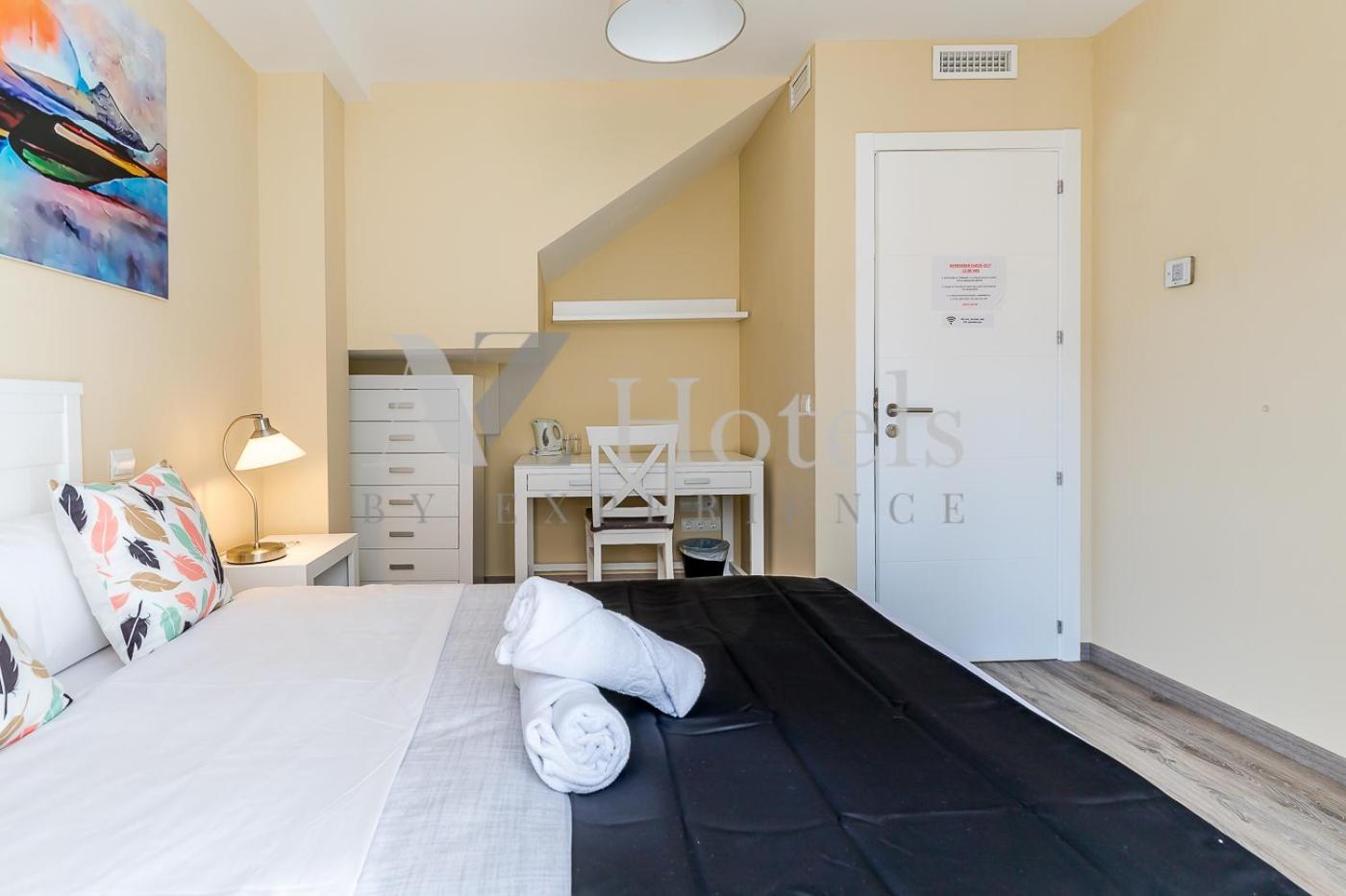 Double Room with Shared Bathroom photo 3