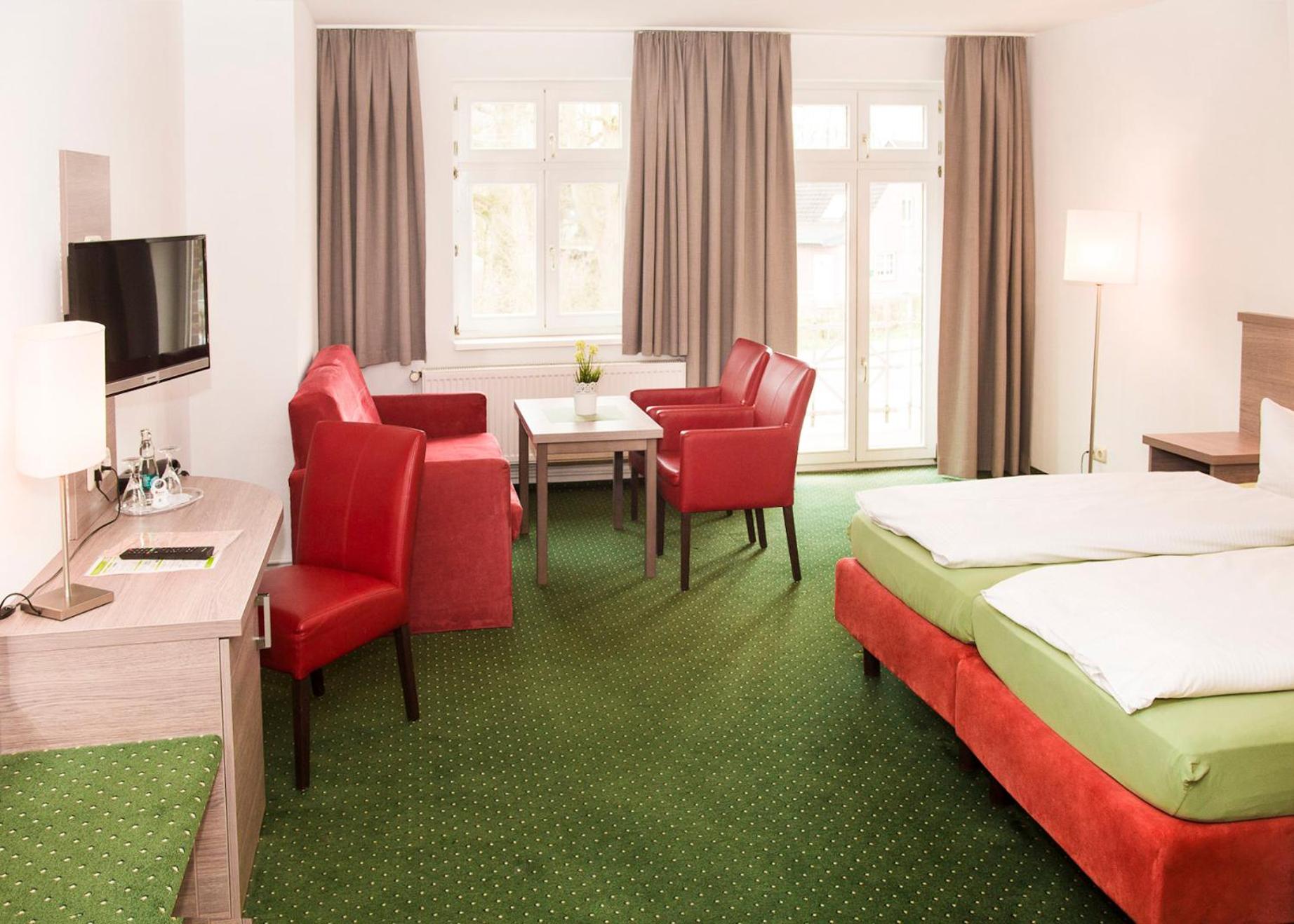 Deluxe Double or Twin Room with Balcony - Photo 1