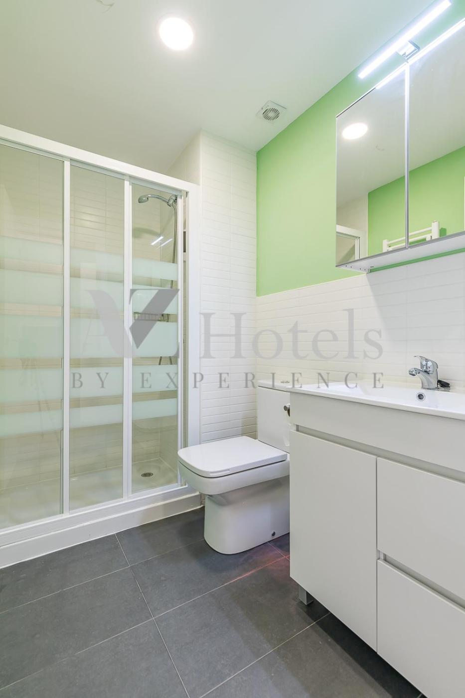 Double Room with Private Bathroom - Photo 25