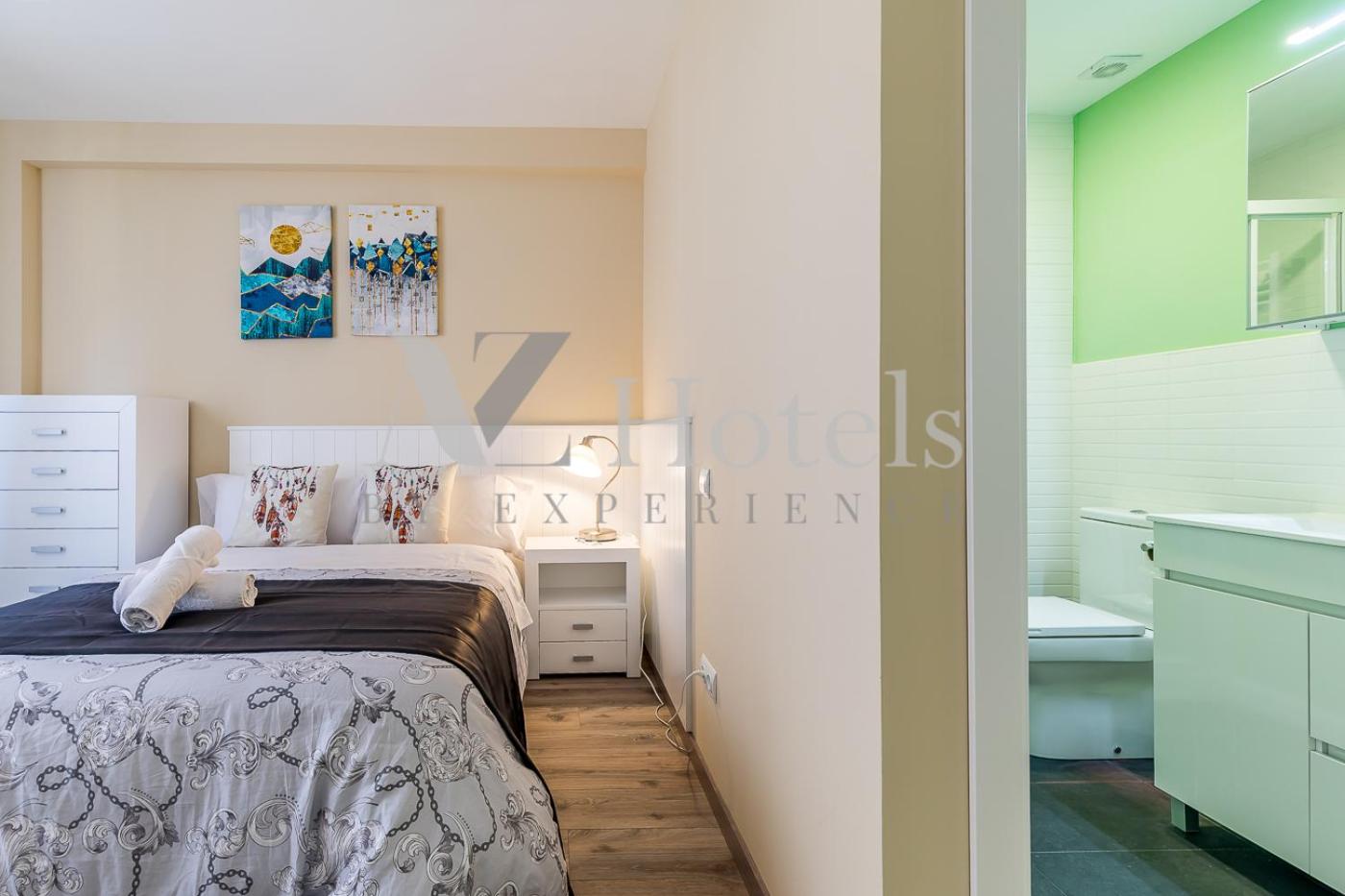 Double Room with Private Bathroom - Photo 28