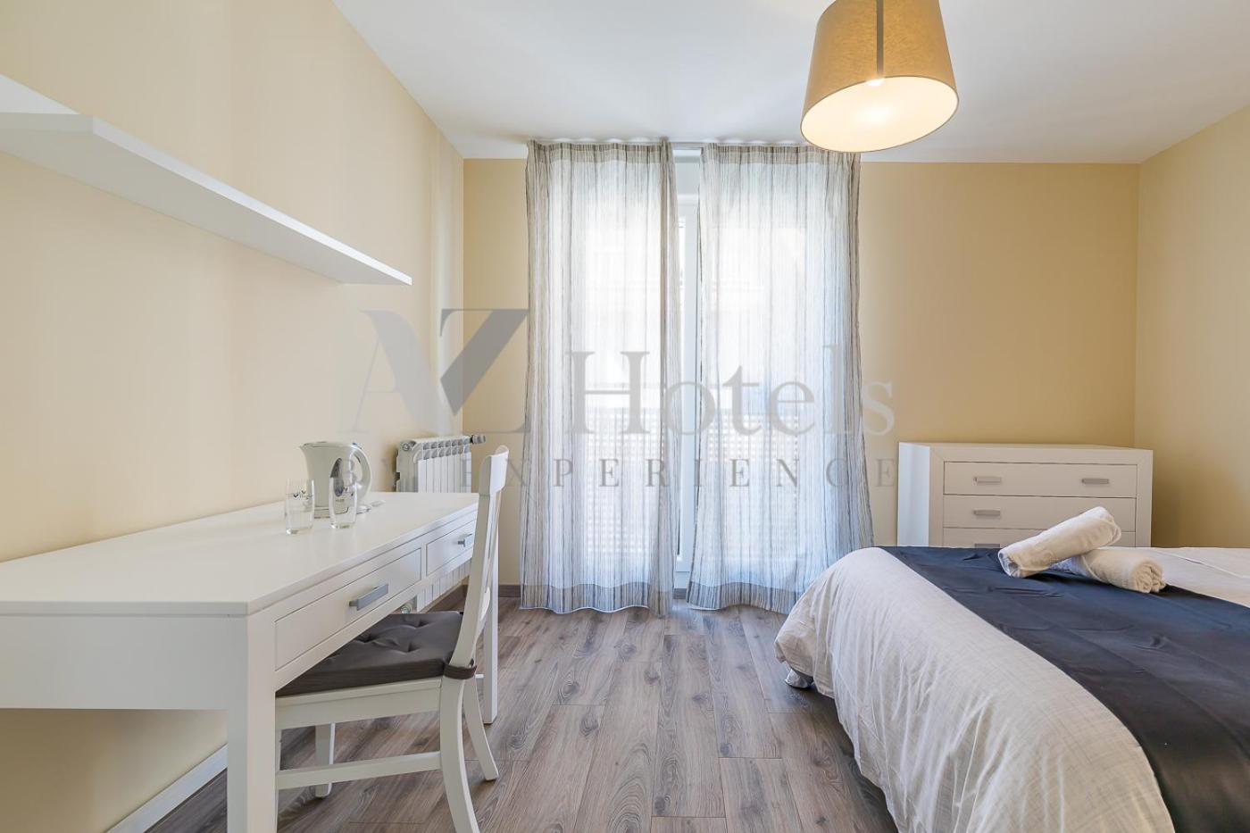 Double Room with Private Bathroom - Photo 31