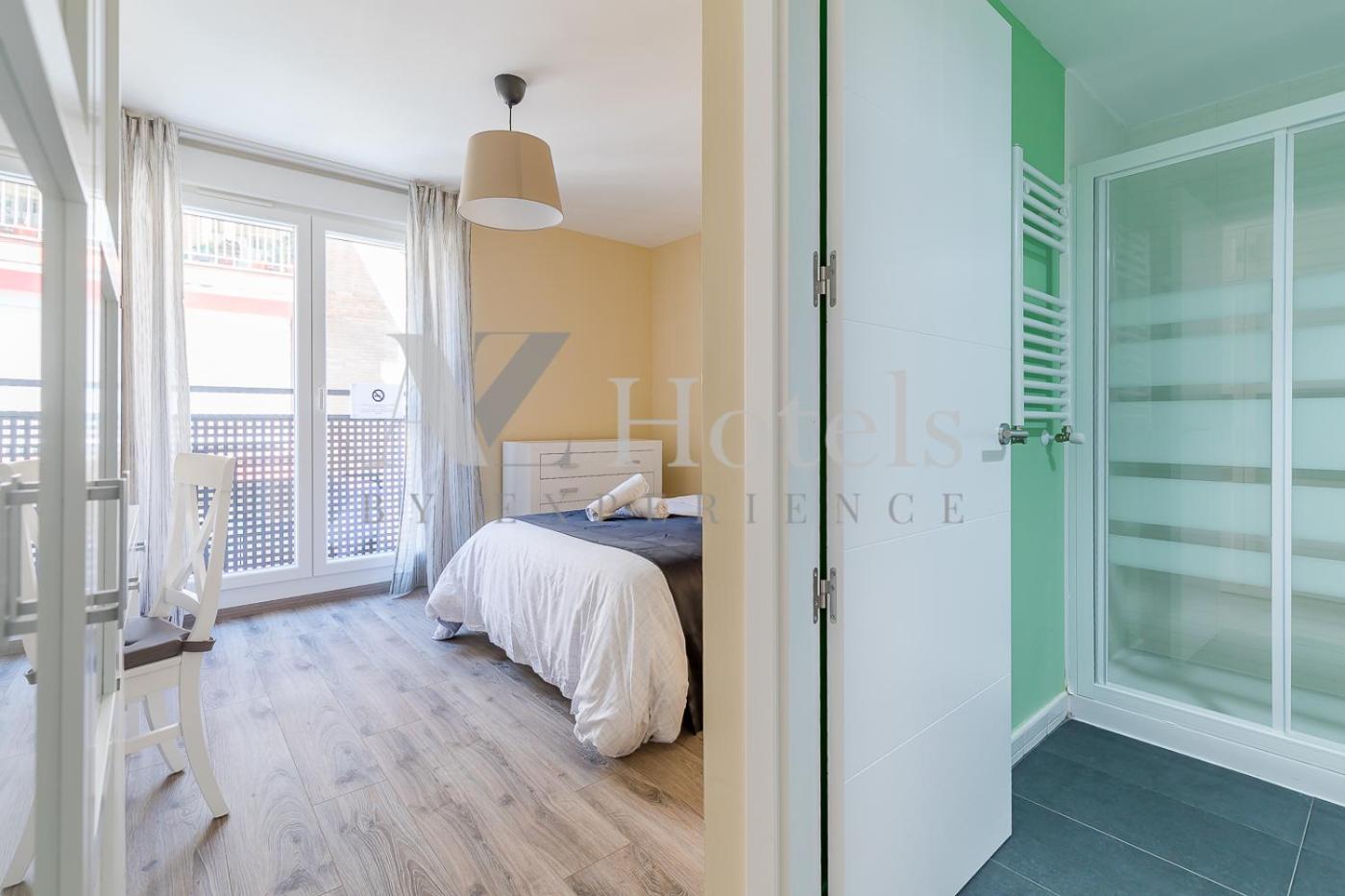 Double Room with Private Bathroom - Photo 33