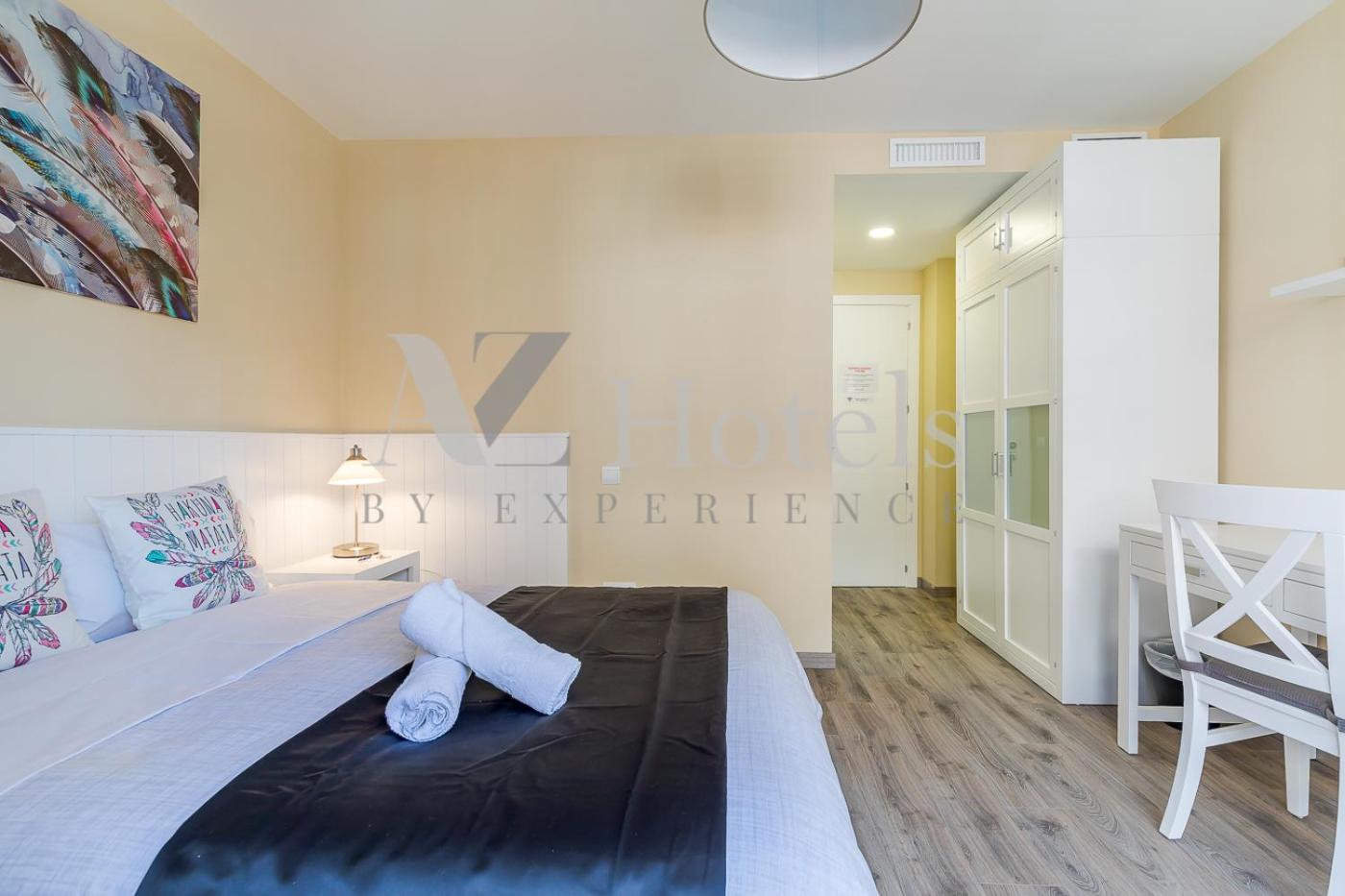 Double Room with Private Bathroom - Photo 34