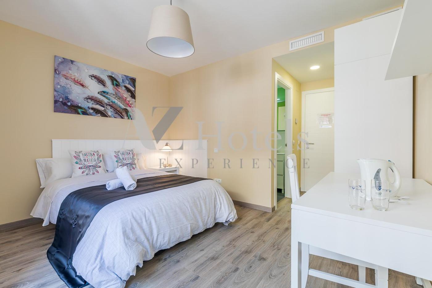 Double Room with Private Bathroom - Photo 35