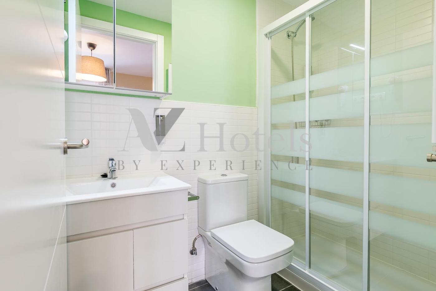 Double Room with Private Bathroom - Photo 36