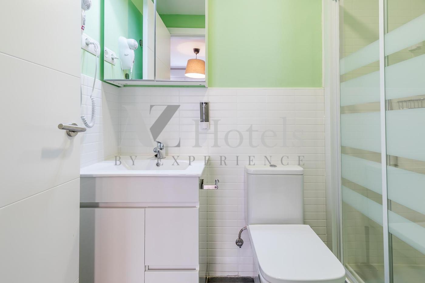 Double Room with Private Bathroom - Photo 37