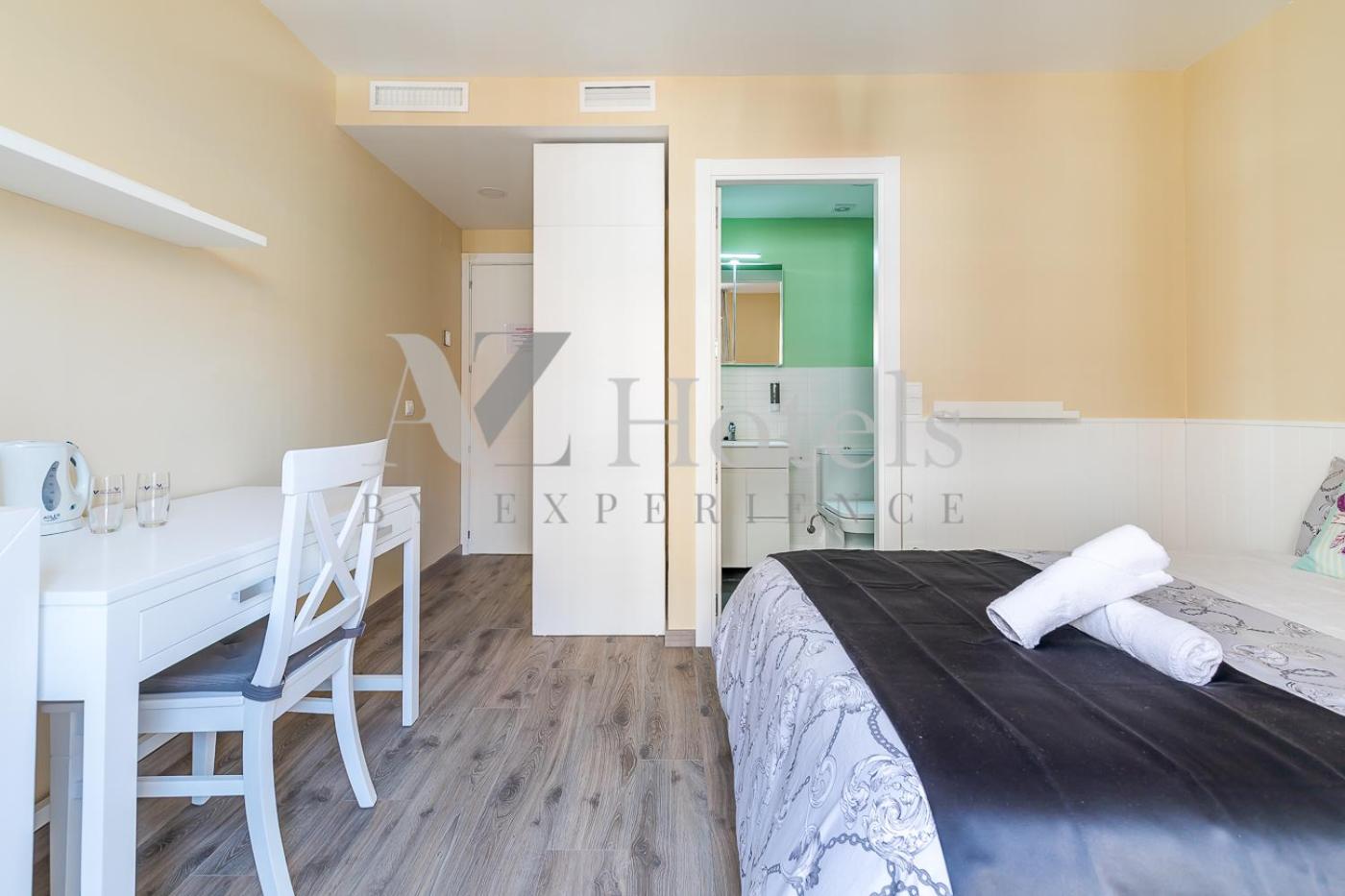 Double Room with Private Bathroom - Photo 39