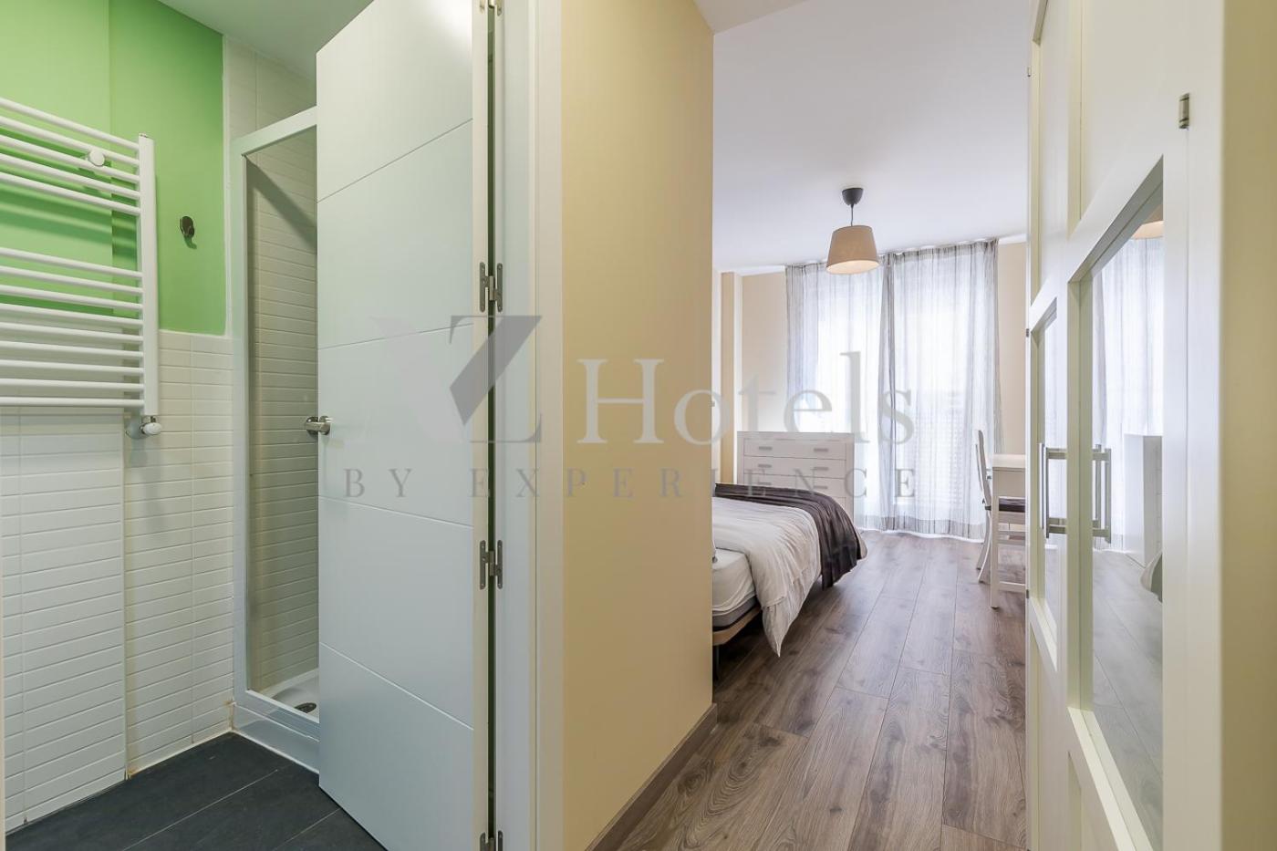 Double Room with Private Bathroom - Photo 43