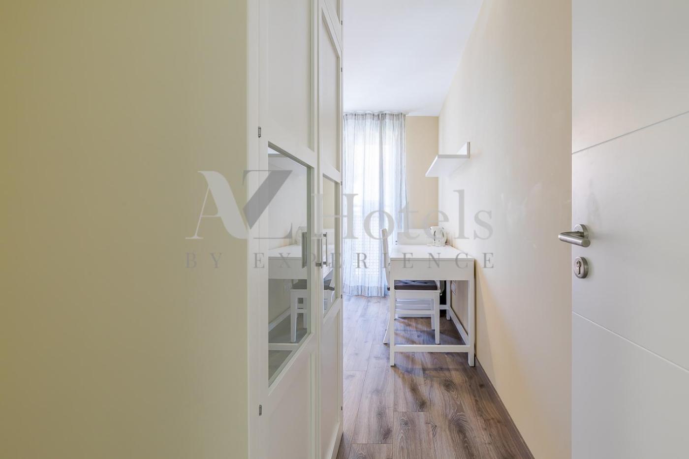 Double Room with Private Bathroom - Photo 46