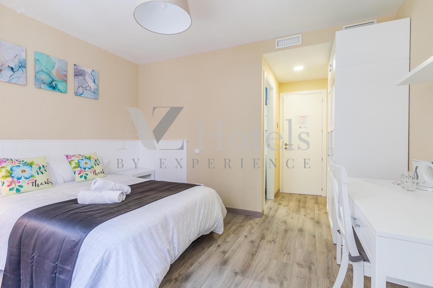 Double Room with Private Bathroom - Photo 8