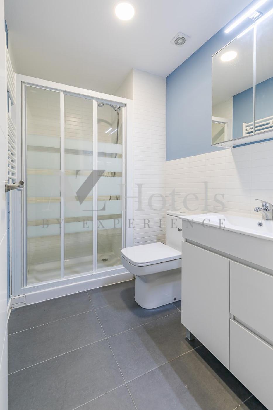 Double Room with Private Bathroom - Photo 10