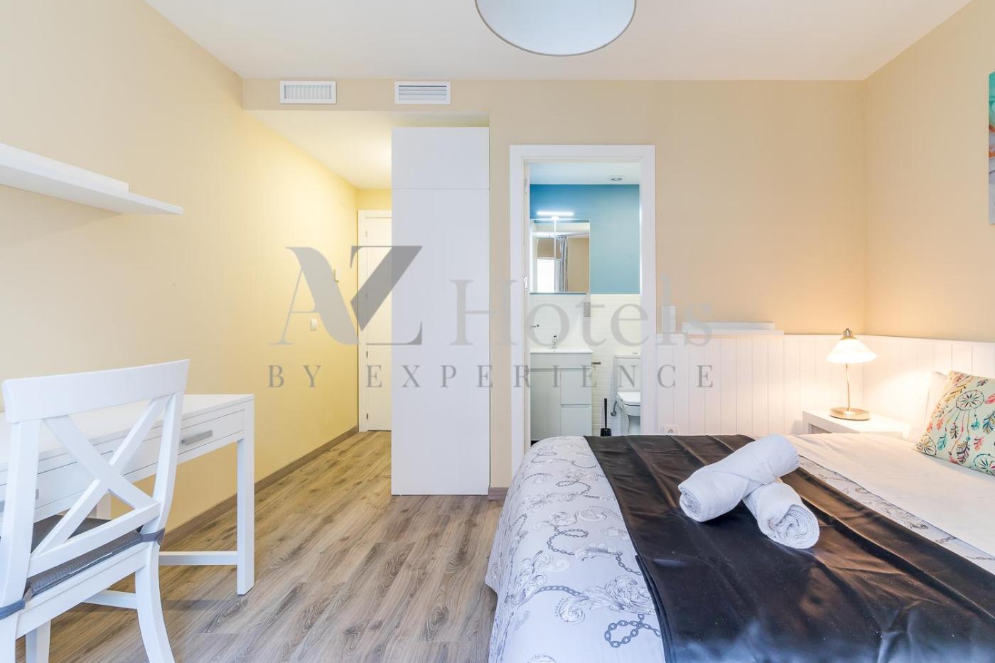 Double Room with Private Bathroom - Photo 12