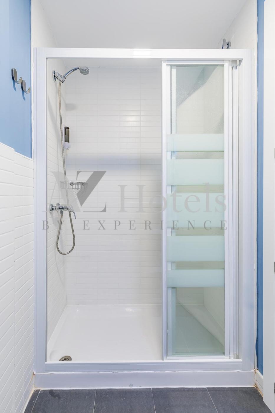 Double Room with Private Bathroom - Photo 15