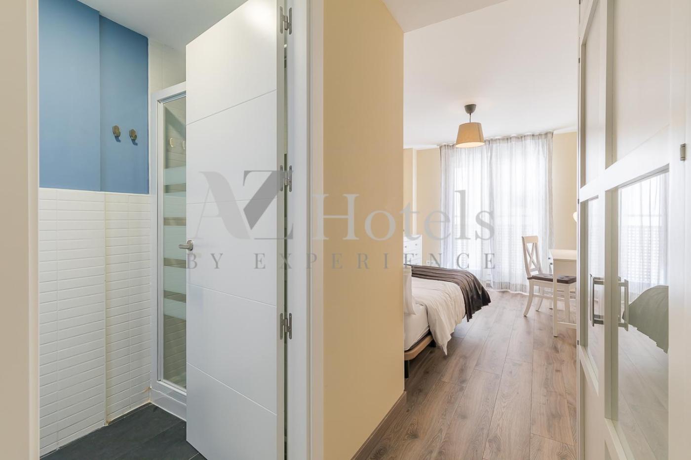 Double Room with Private Bathroom - Photo 17