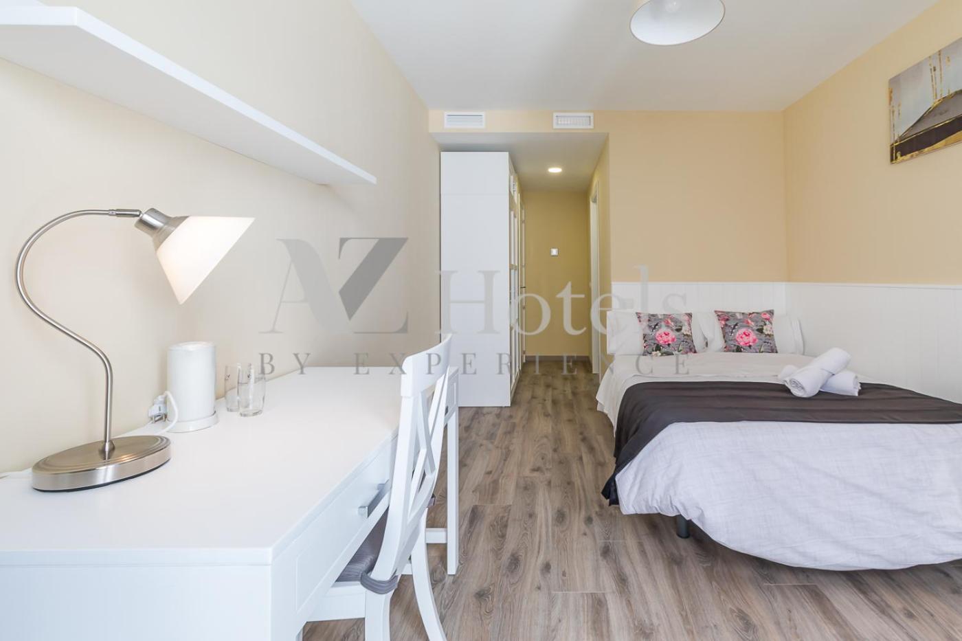Double Room with Private Bathroom - Photo 19