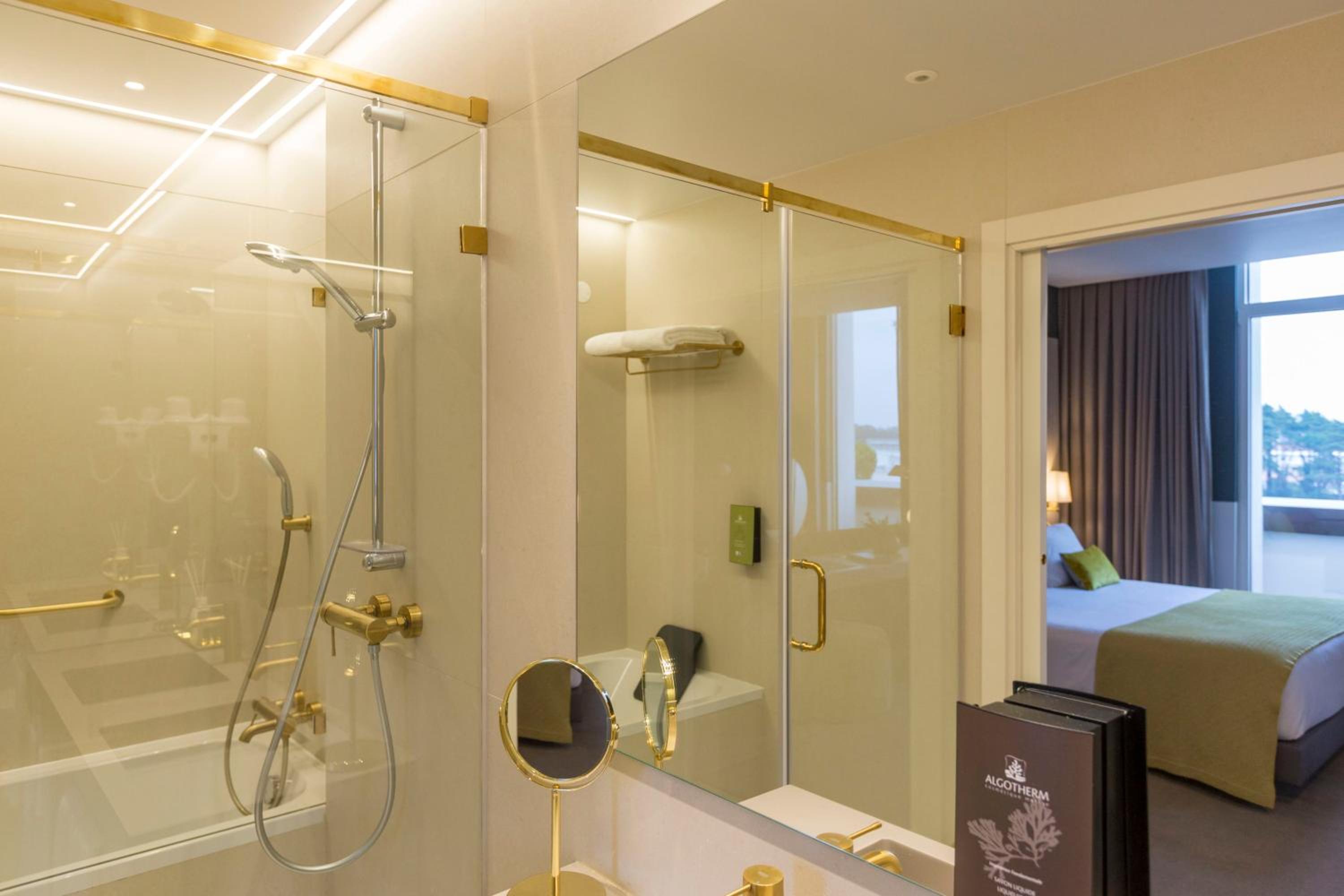 Junior Suite with Sanctuary view - Photo 5