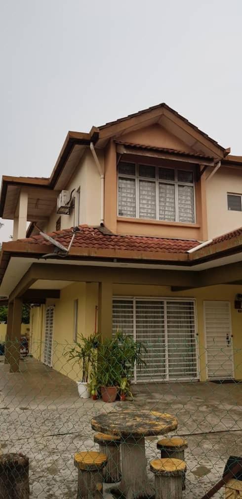 Four-Bedroom House photo 2
