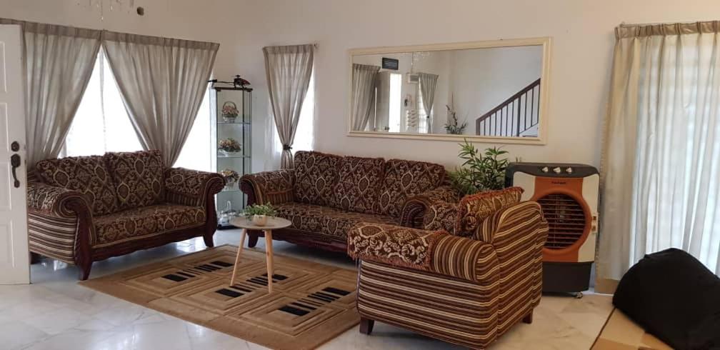 Four-Bedroom House photo 1