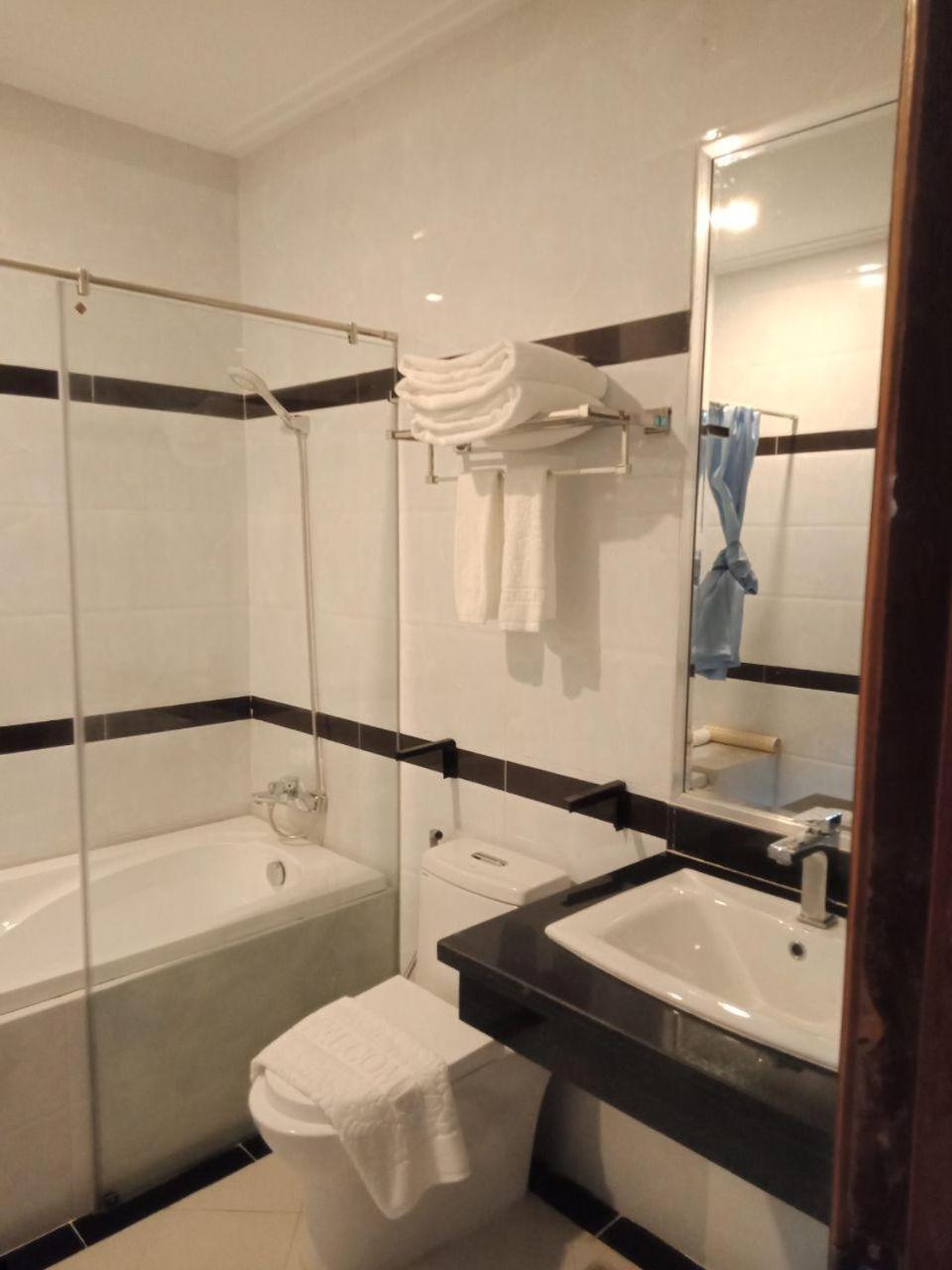 Superior Double or Twin Room with City View - Photo 10