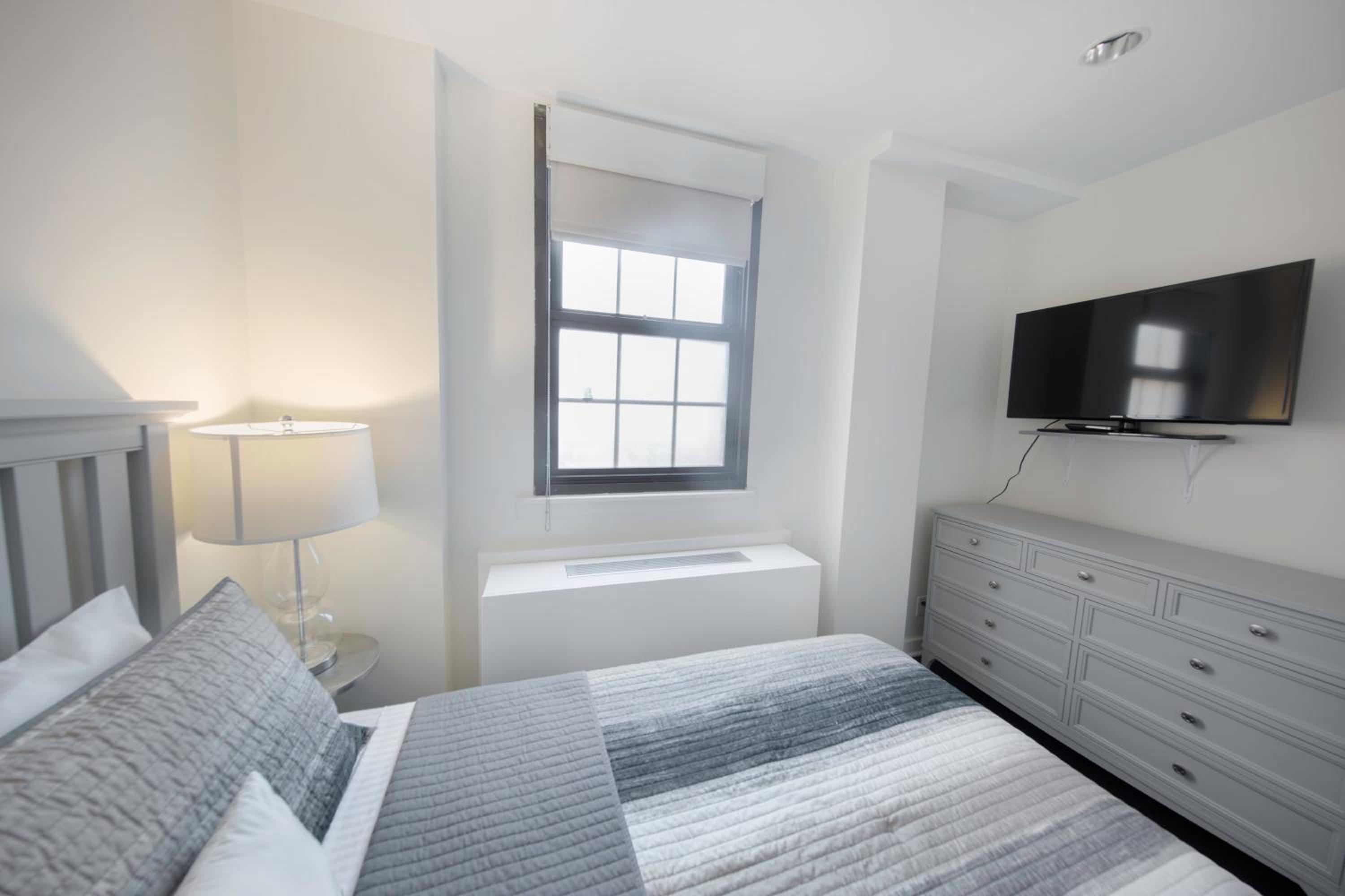 1 King Bed, 3 Queen Beds, 4 Bedroom Penthouse Apartment, Non-Smoking thumbnail 6