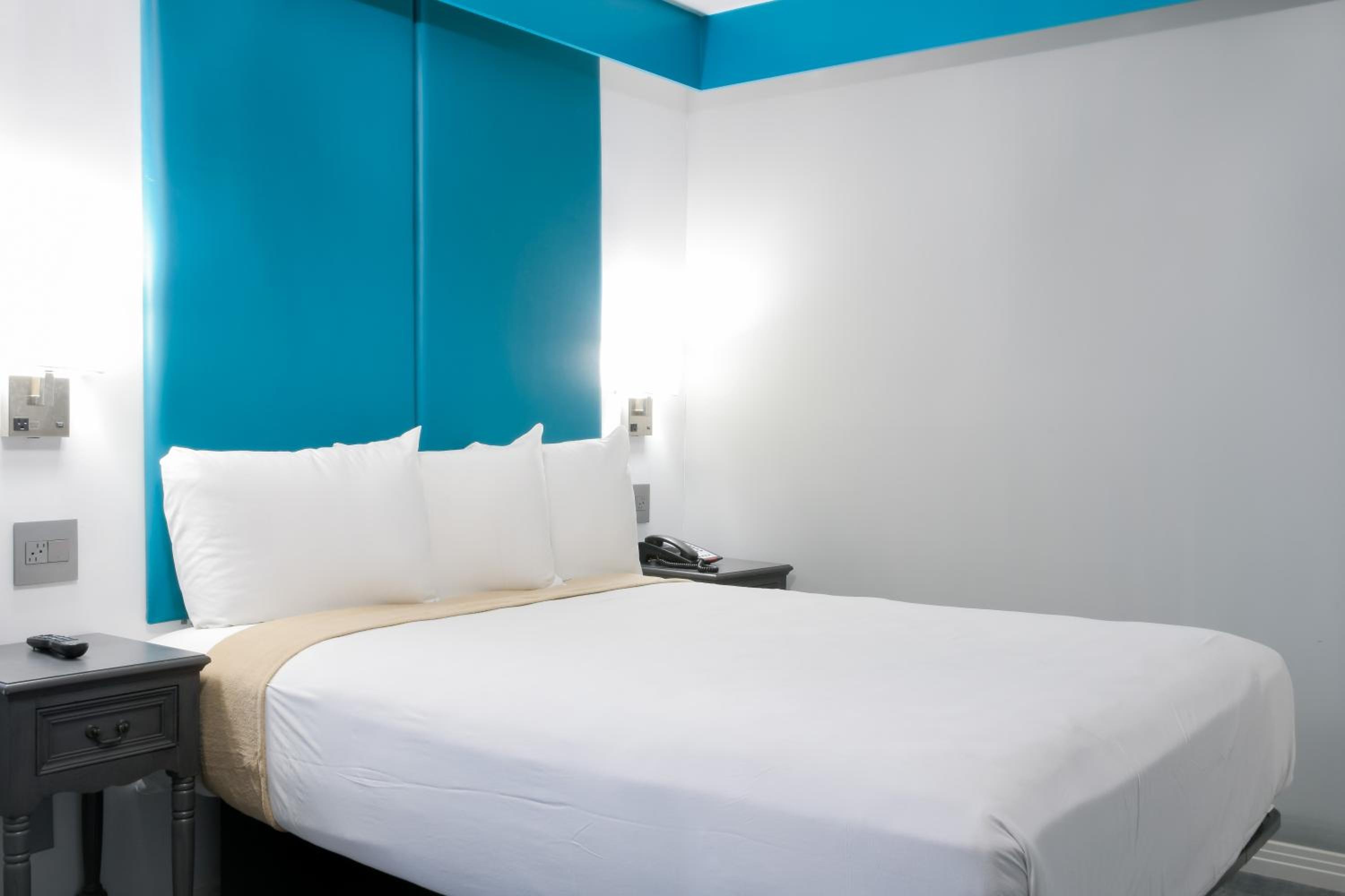 Deluxe Queen Suite