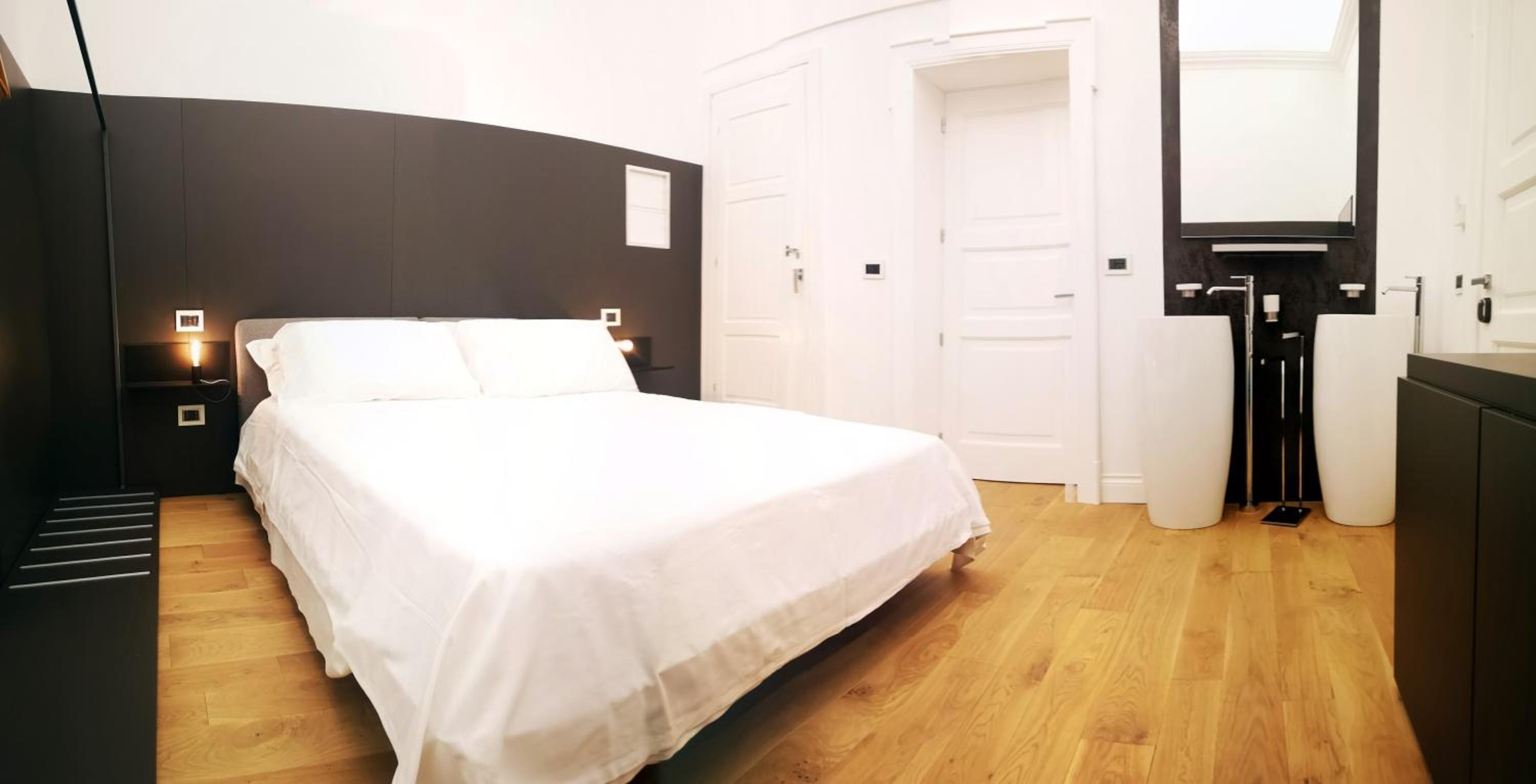 Deluxe King Room - Photo 5